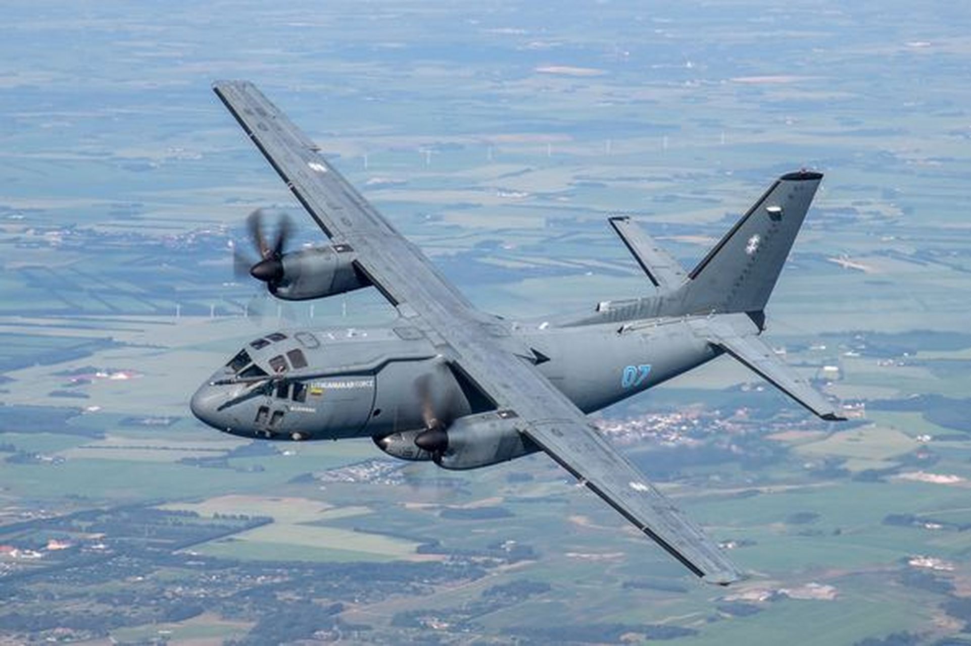 立陶宛空军的c27j spartan将以动态和静态的方式展示其能力.