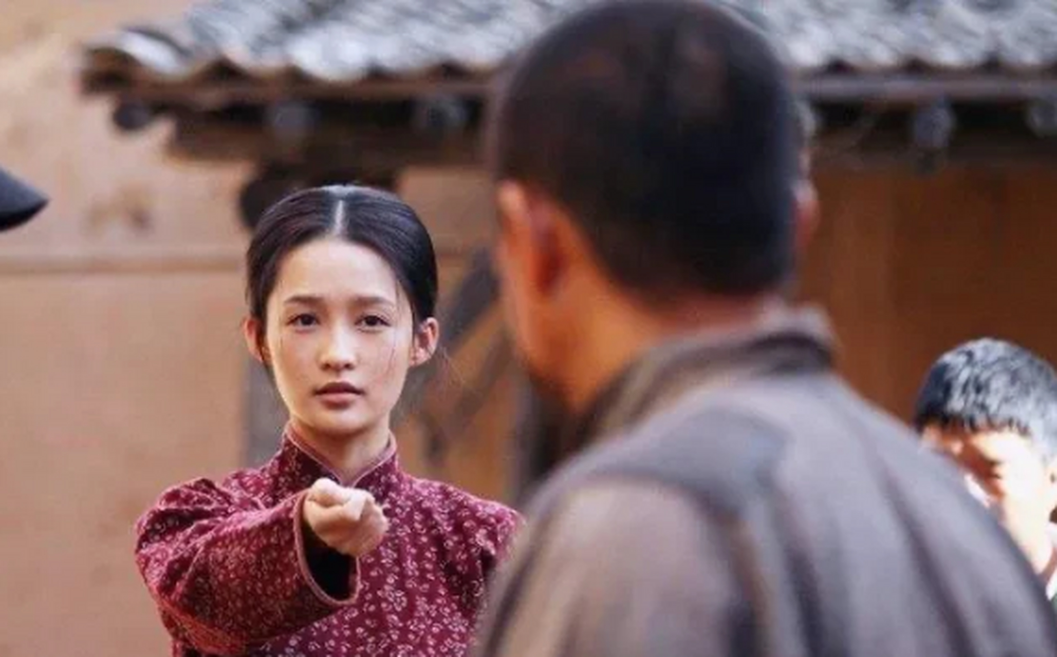 的书中描写了这么一段令人脊背发凉的场景:楚楚动人的田小娥刚脱完