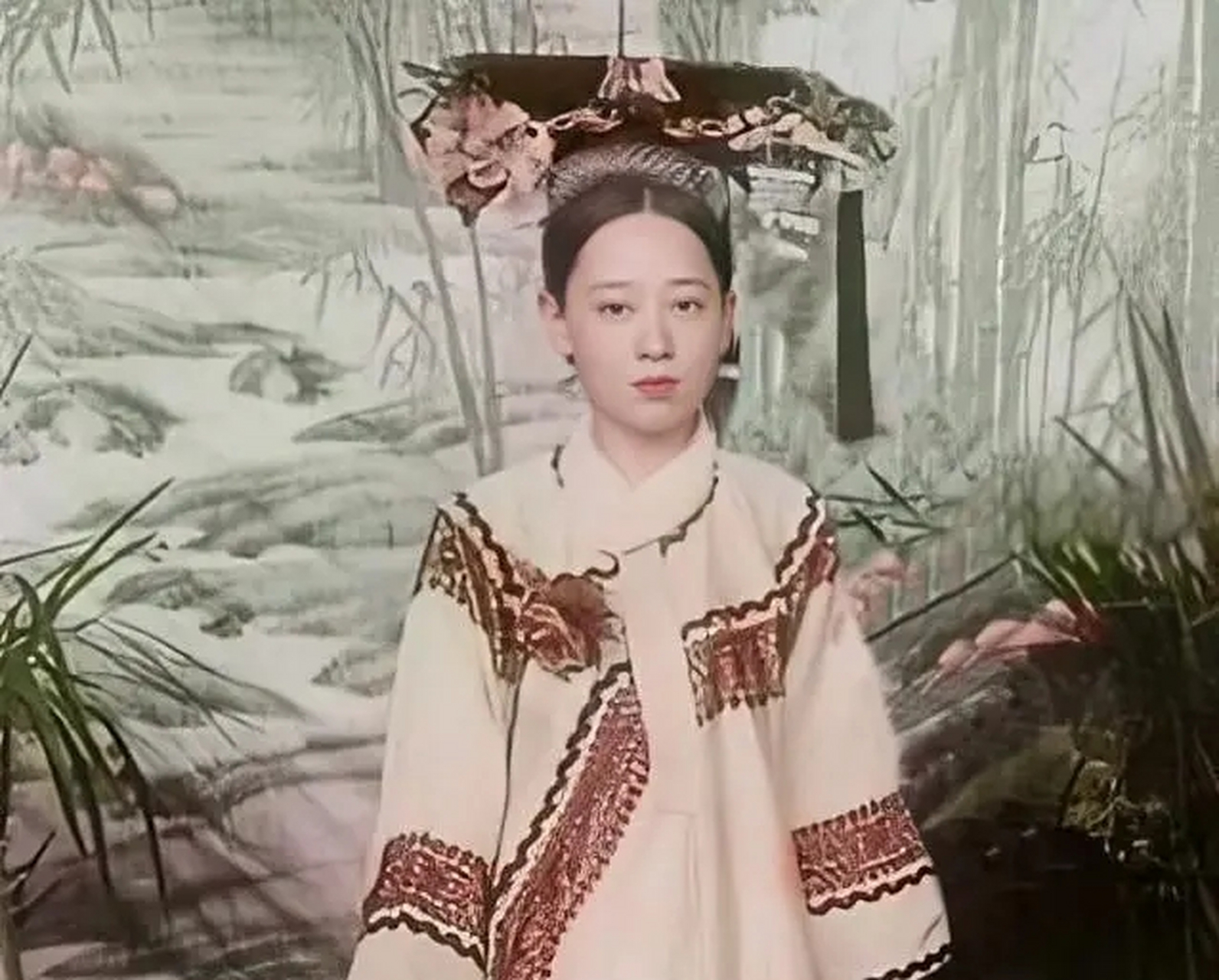 有着清朝第一美人之称的四格格,本可以依靠家世拥有幸福美满的人生,却