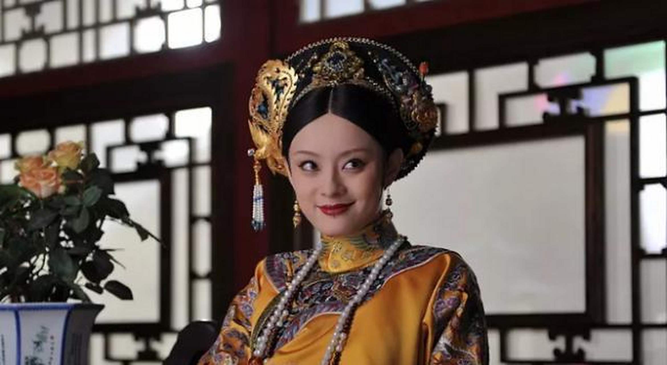 甄嬛二度回宫后,皇后借瑾汐和苏培盛的事打压甄嬛,甄嬛救出二人后