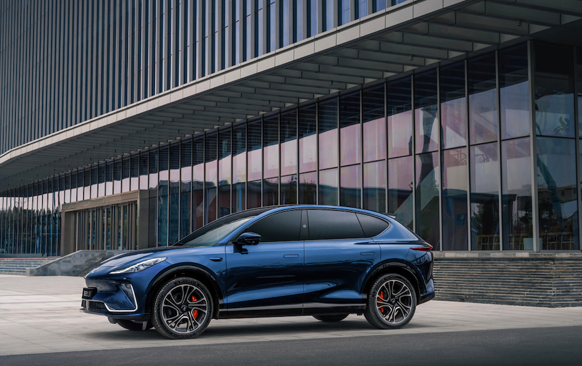 自上市以来,智己ls7一路走俏,销量连续冲高,4月份