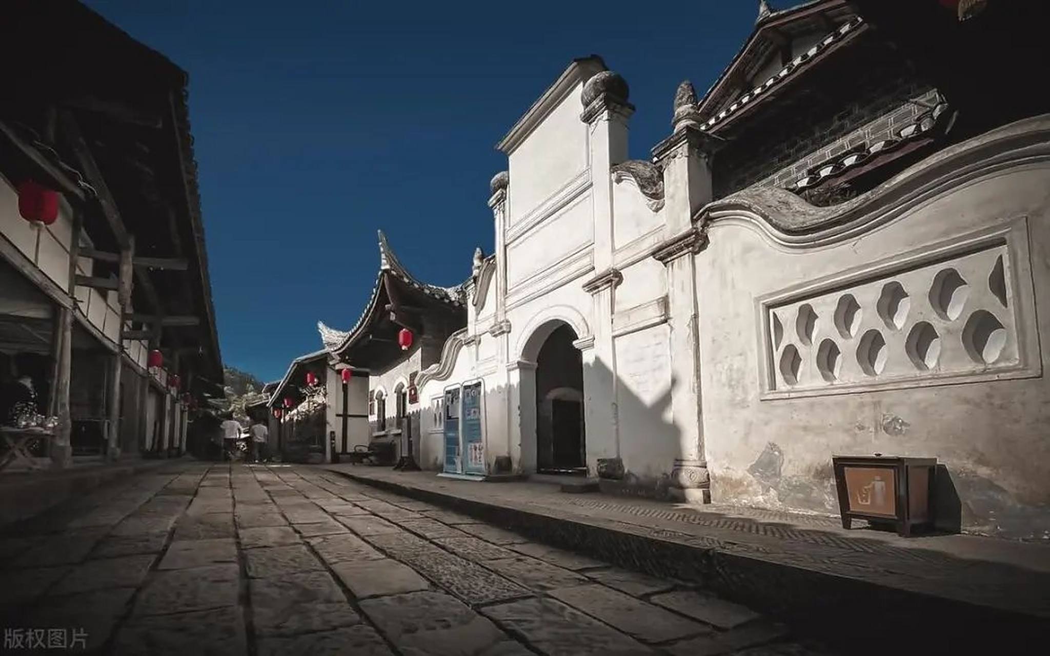 内江罗泉古镇,一座依势而建在小沱江支流珠溪河边的古镇.