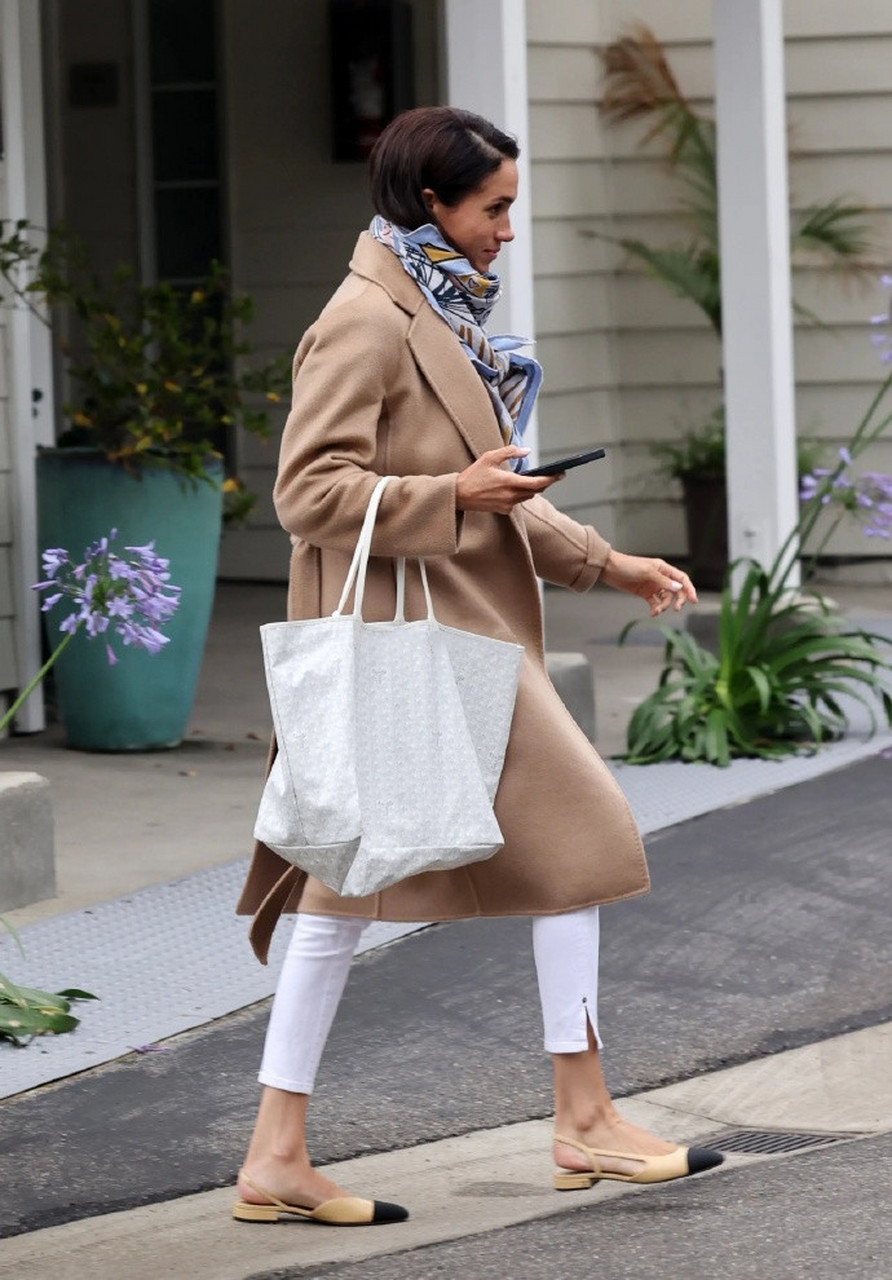 梅根王妃也有跟不上潮流的时候——周四,加州,梅根的这身紧身裤 露