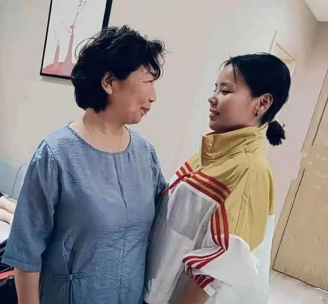 田静原本是某医院的小护士,跟郭威过着朴实幸福的小日子,可28年后的