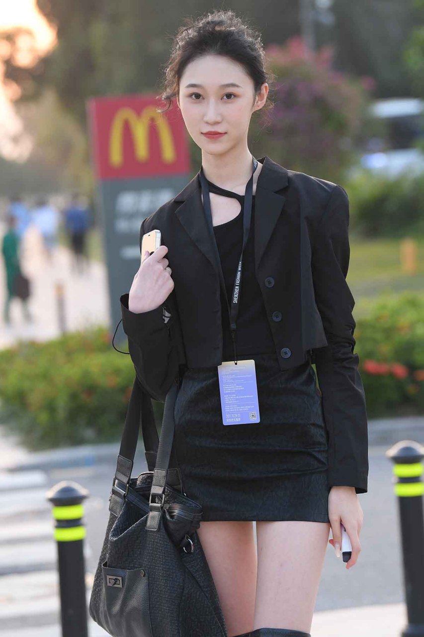 高挑的长靴小姐姐