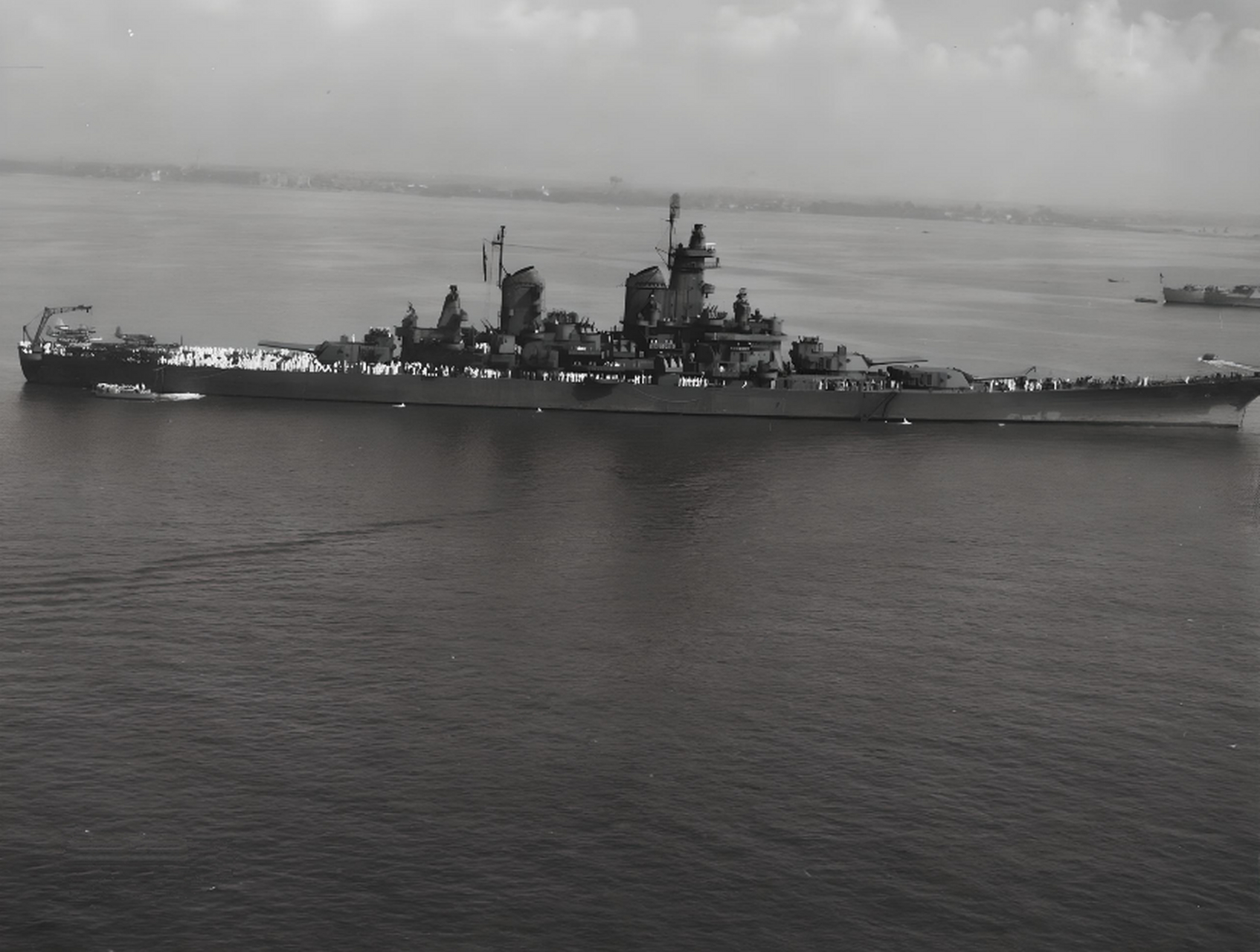 1943年9月7日,在汉普顿锚地的美国海军新泽西号战列舰,照片拍摄时,该