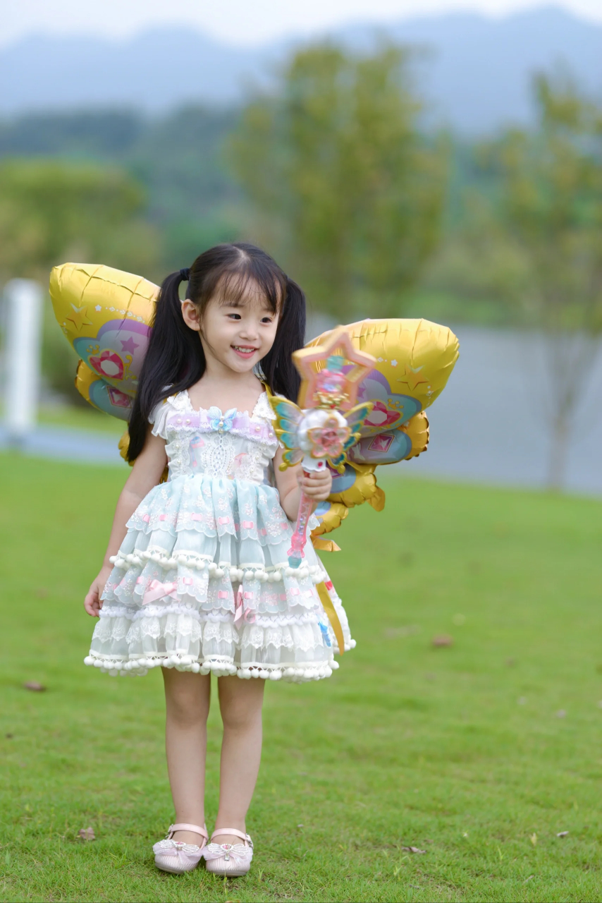 没想到能拍到现实版的夏乐彤     没有哪个小女孩会不喜欢魔法棒吧 尧