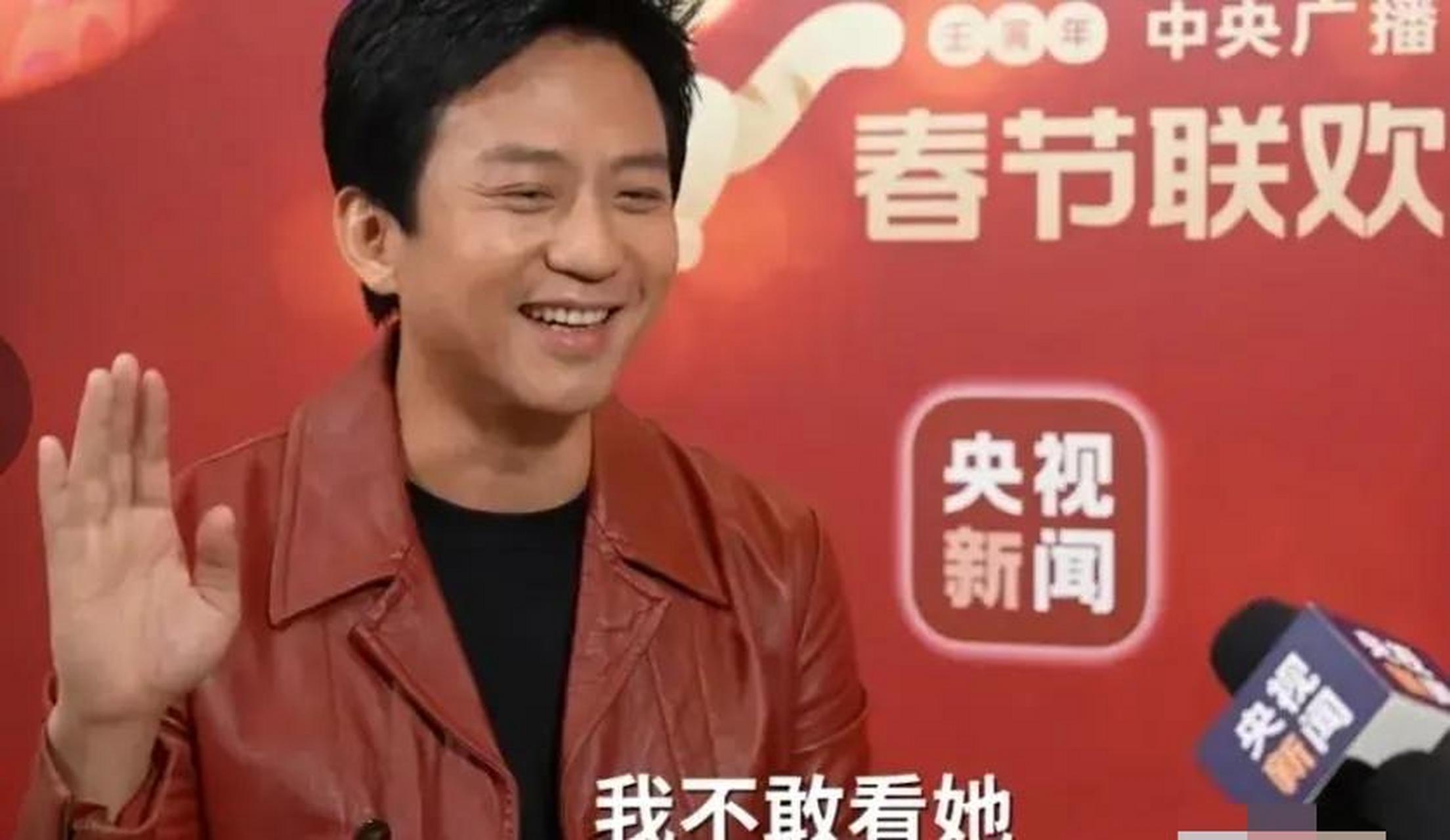 接受春晚前采访时,邓超表示会和李宇春,易烊千玺同台表演,不过他想了
