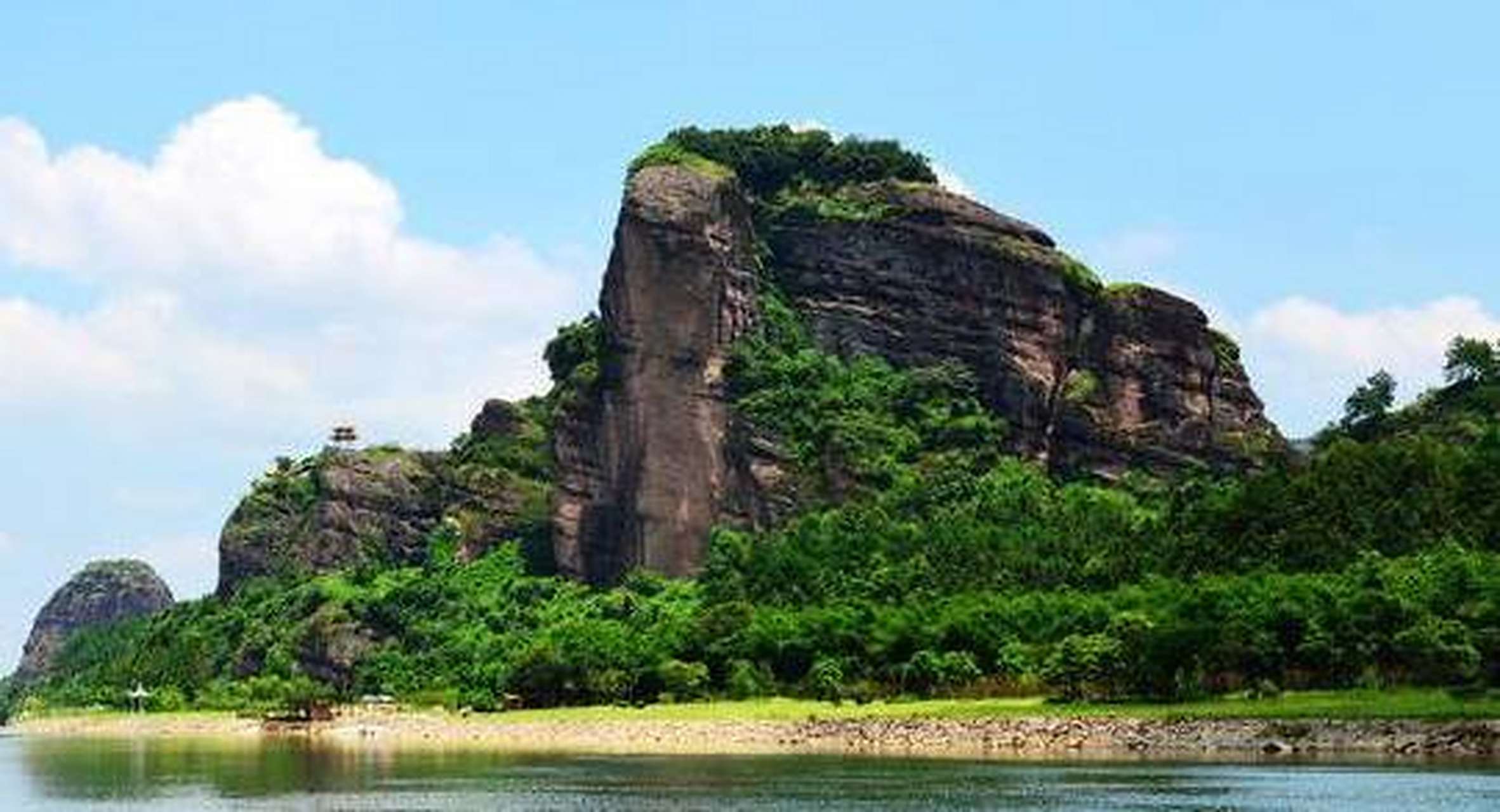 广西十大名山,你爬过几座,爬过三座算不错: 1.南宁青秀山 2.