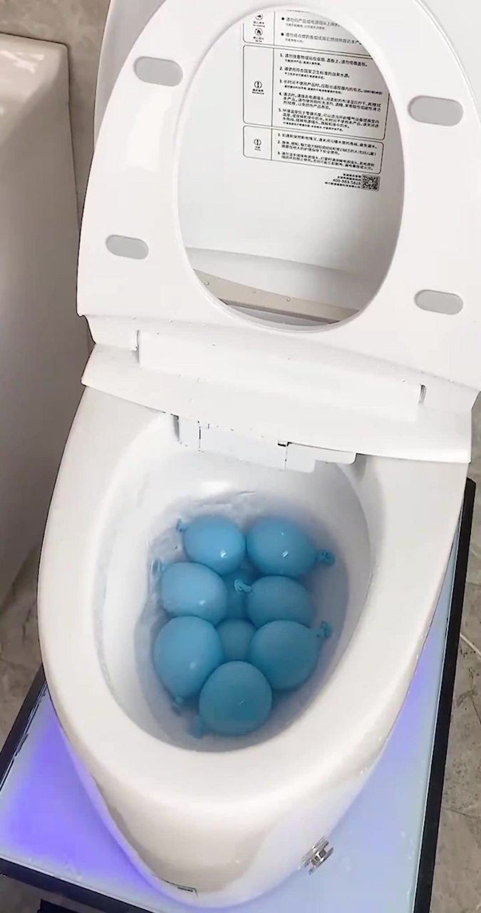 这就是真空马桶的威力吗?这要是坐上去冲水,便秘都能吸出来!