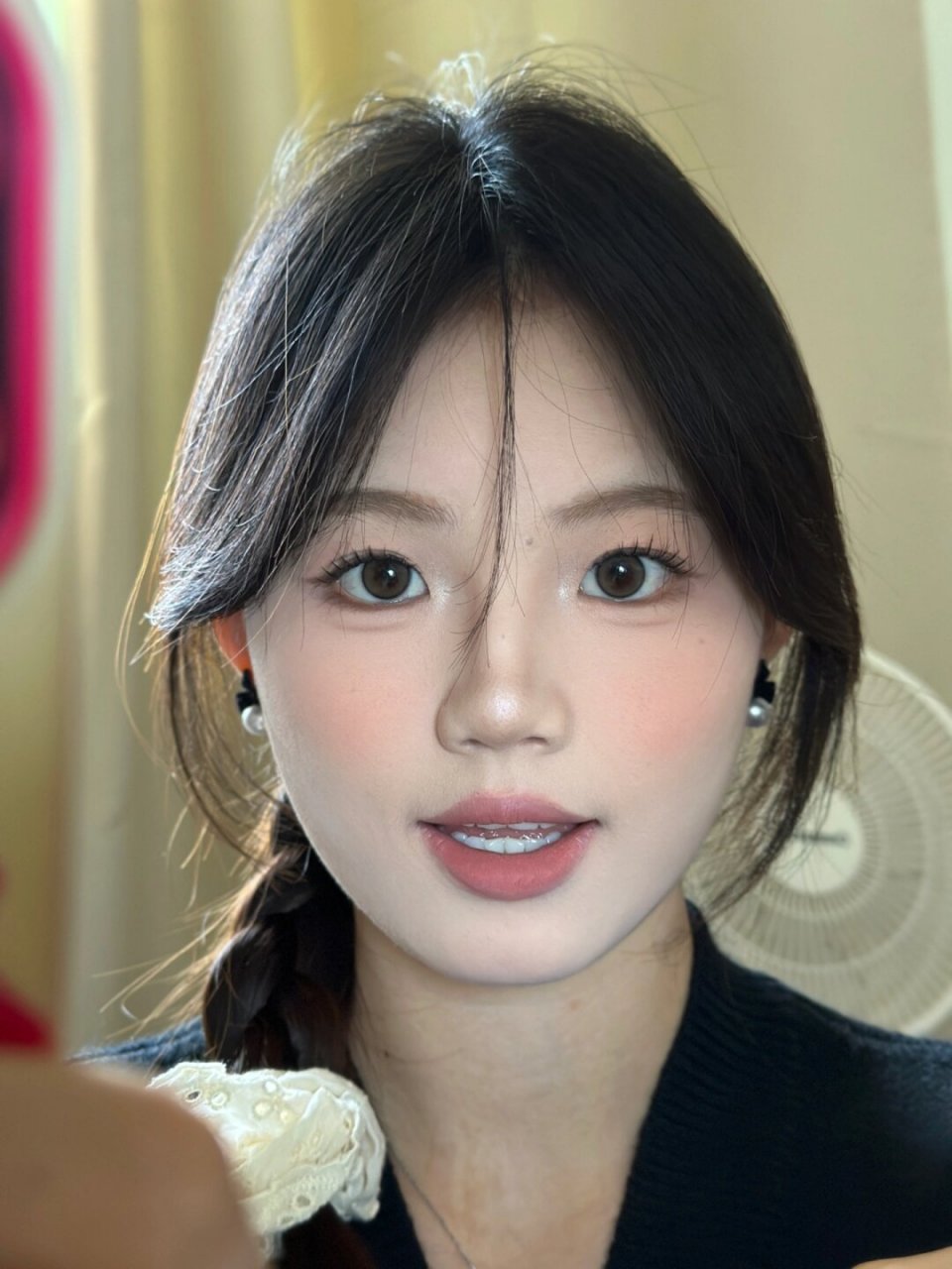 告别圆润:方圆脸女生的韩式日常妆容  根据脸型打造完美韩式美妆:针对