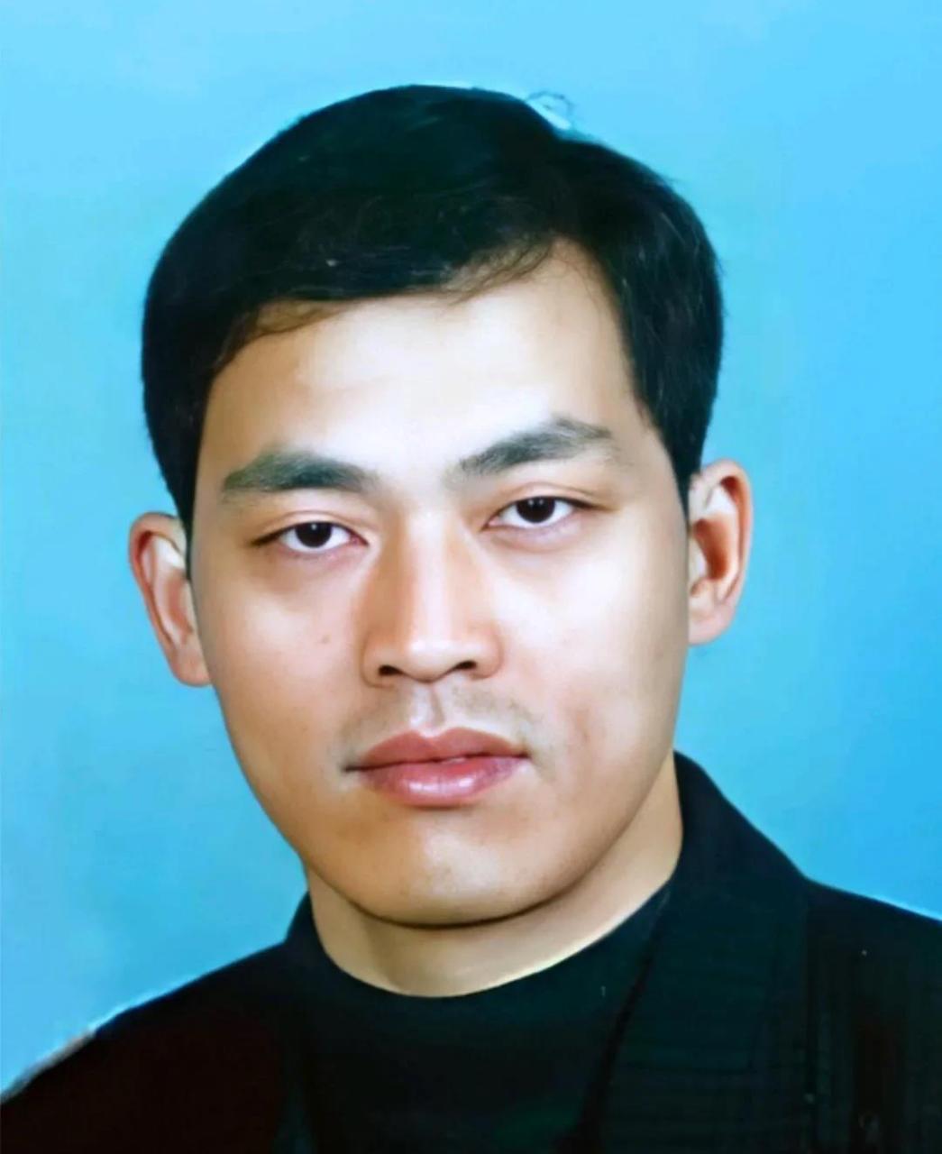 这是2003年,悍匪"谢先荣被击毙后的真实画面.