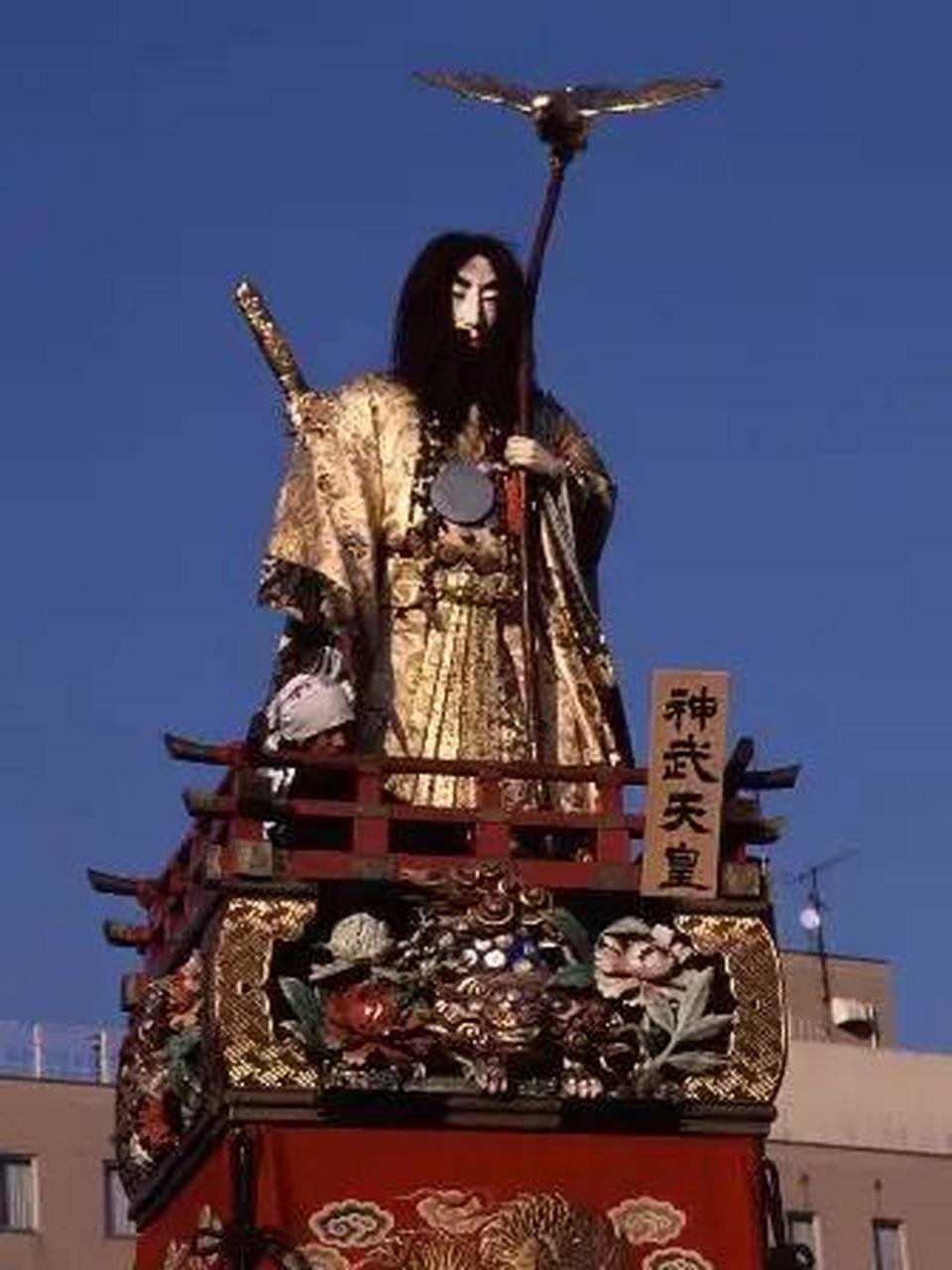 神武天皇是太阳神的后裔,他是彦潋第四个儿子.