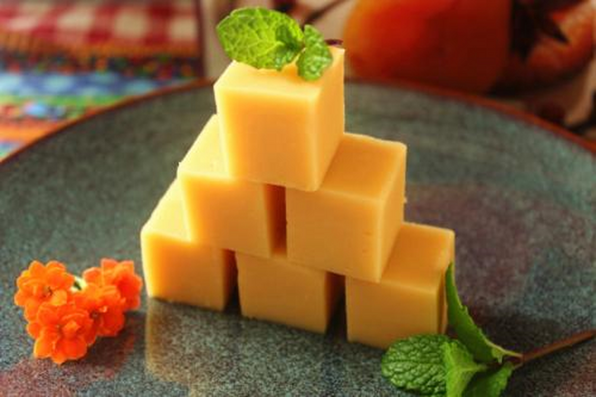 老北京豌豆黄:豌豆黄,它曾经是宫廷小吃,慈禧的最爱.