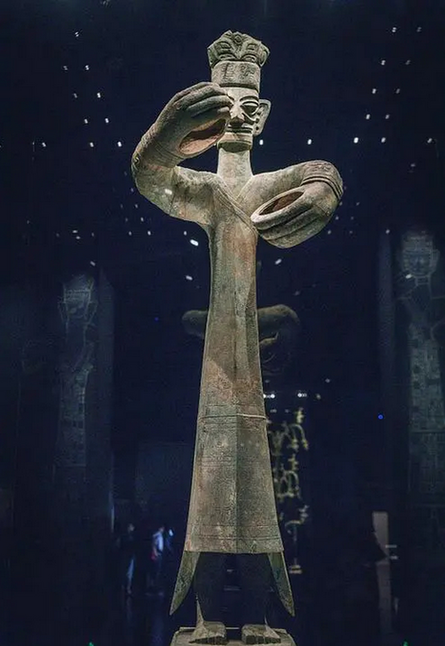 三星堆文明# 领略三星堆文物之美二:青铜大立人像