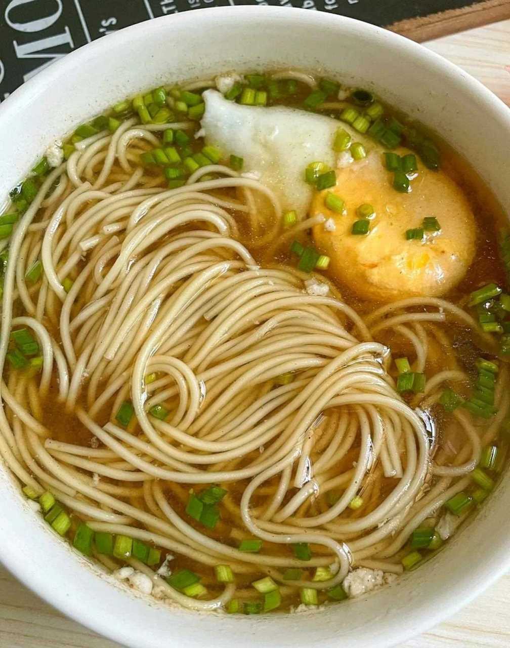 5分钟快手清汤挂面,简单又好吃 ——喜欢做菜的朋友关注哟——- 我是