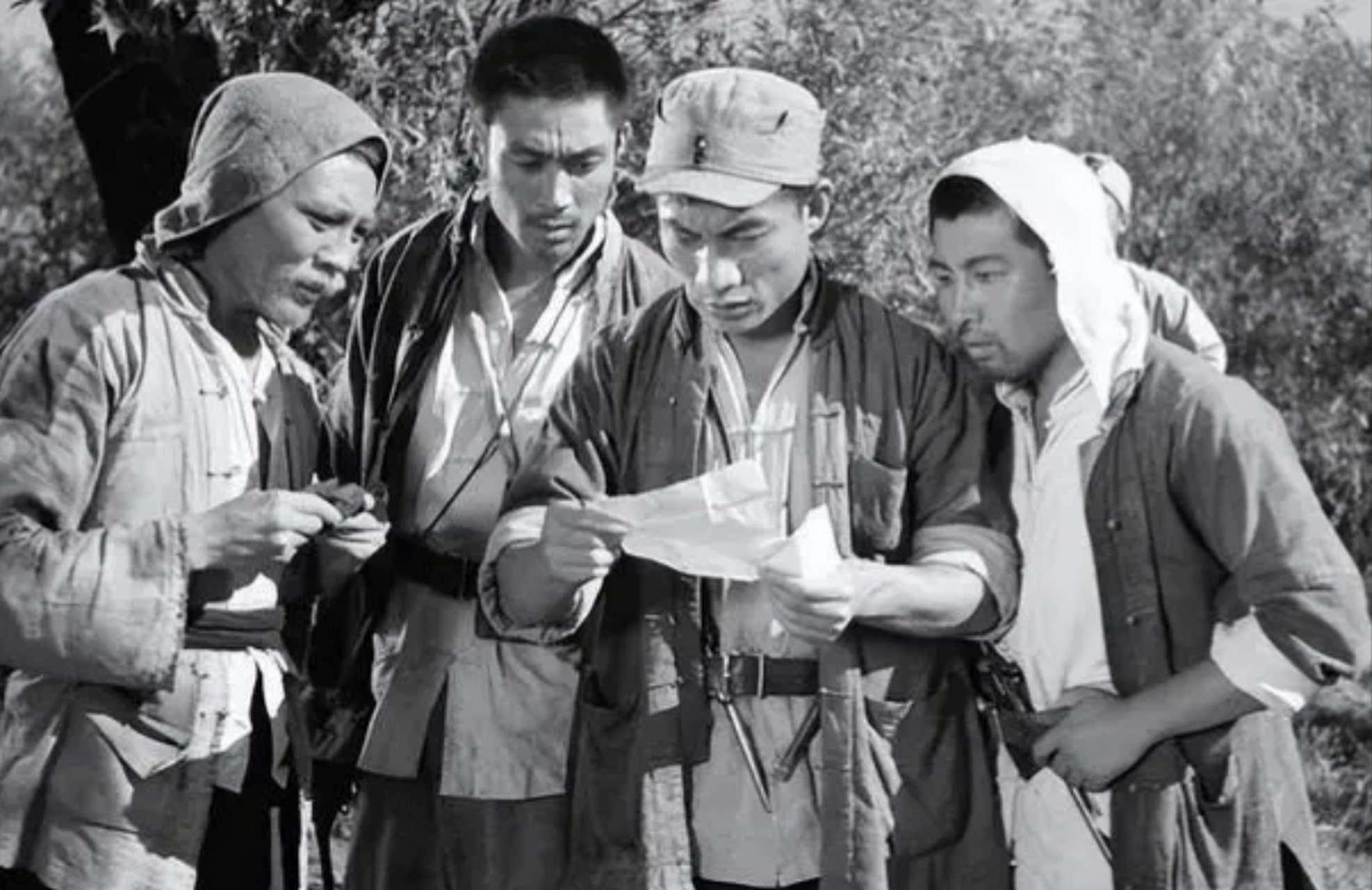 1942年,18岁的女游击队员张美智,不当众洗脚,睡觉不脱鞋  3个月前,有5