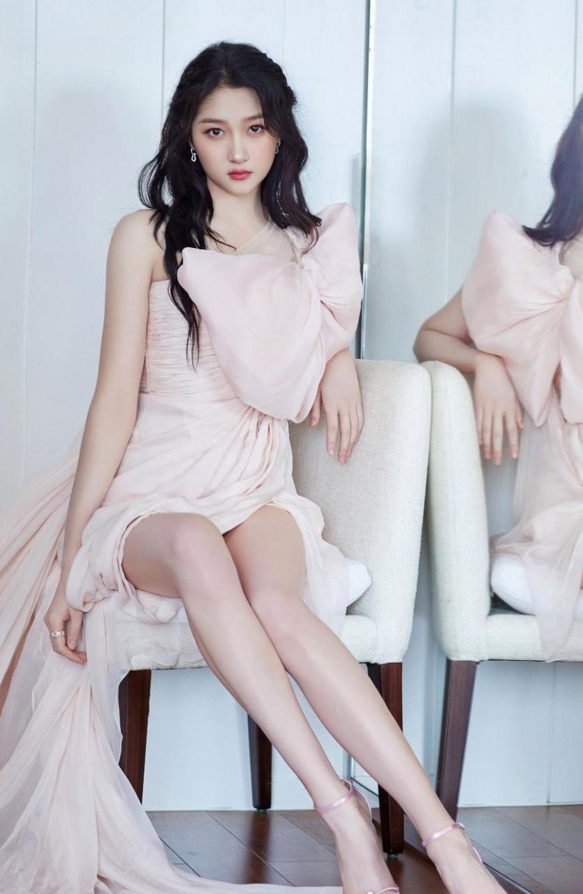 关晓彤  美腿玉足合集 #娱乐最前沿