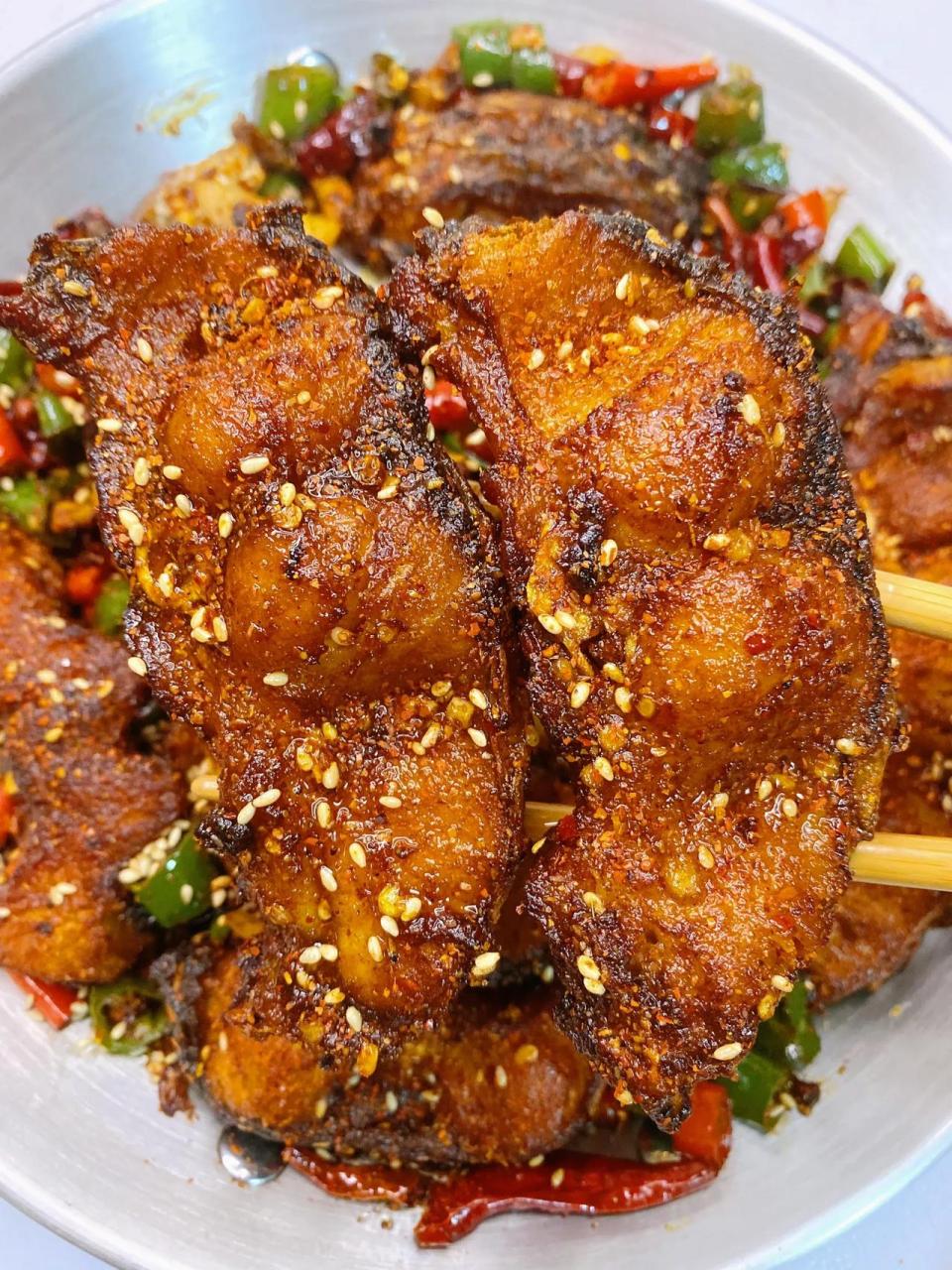 隔壁饭店的招牌菜被我学来了–麻辣干锅鱼!
