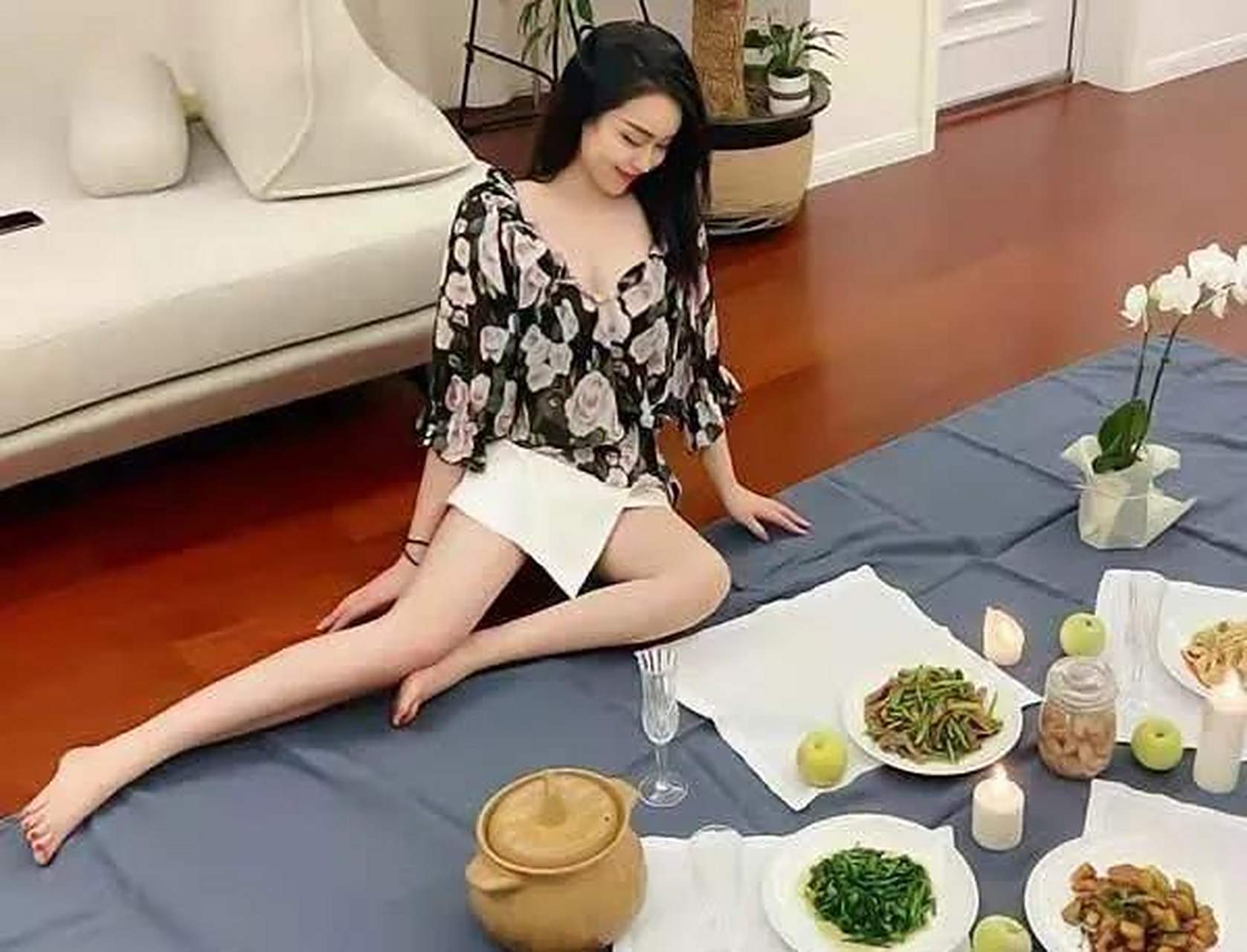 浙江宁波的美女模特杨女士告诉记者,自己最近遇到一件羞于启齿的事情.