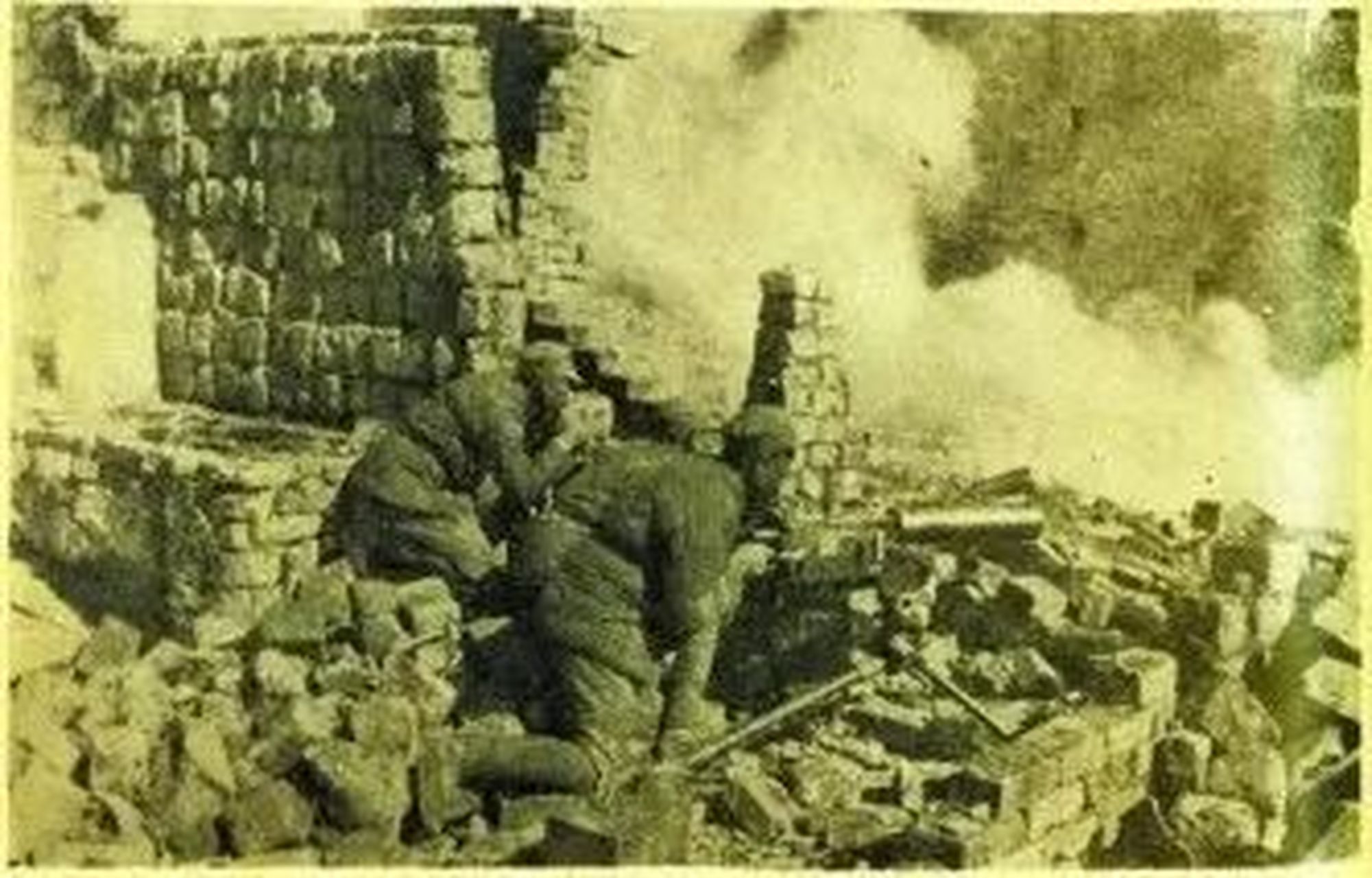 珍贵老照片 1938年,万家岭战役中,我军重机枪阵地向敌发射,万家岭战役