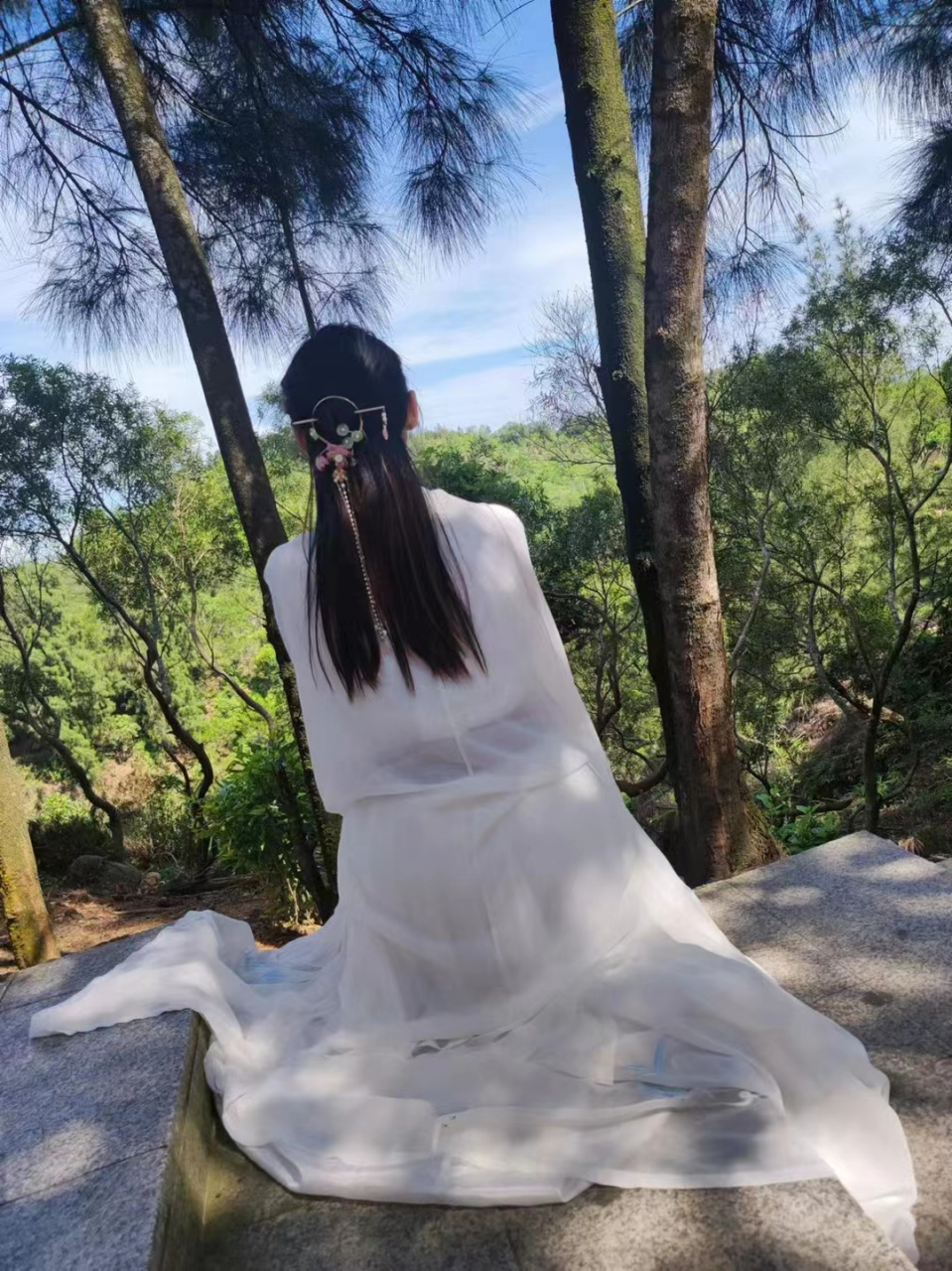 漂亮的汉服小姐姐,她们的背影怎么像极了爱情.