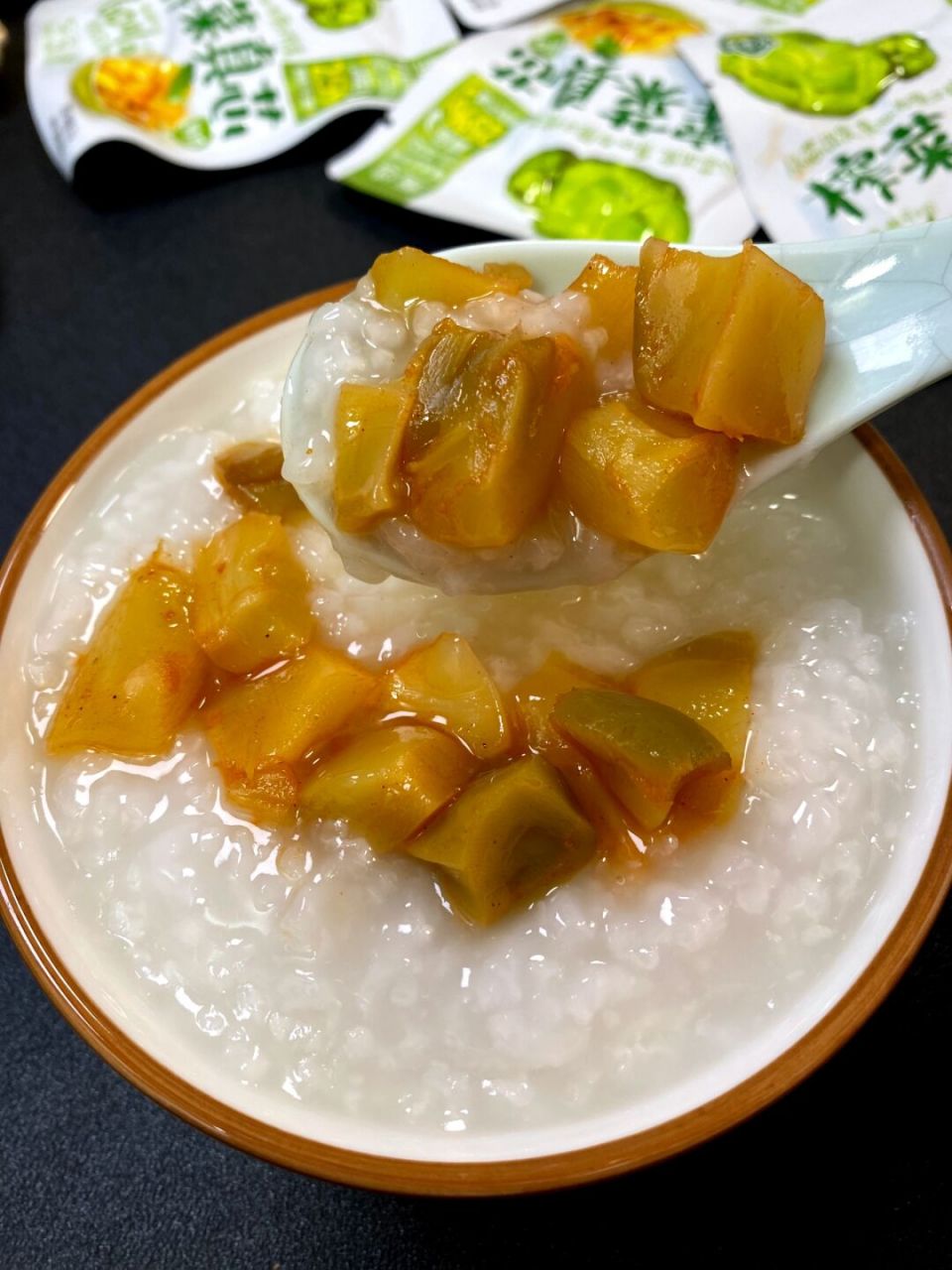 早上起床没胃口的来这一袋榨菜真芯配白粥,简简单单好吃又下饭!