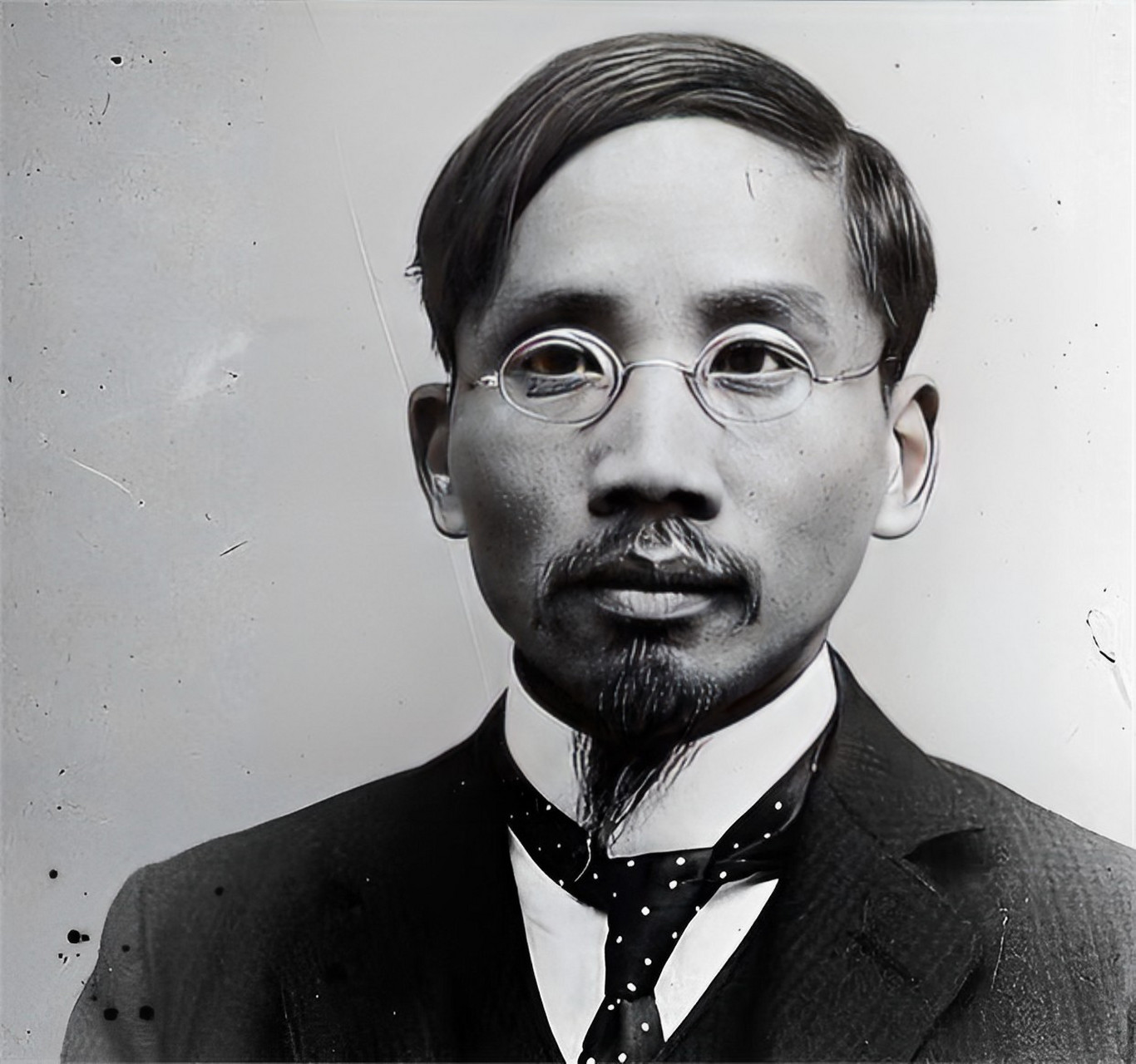 "蔡元培看到回信时非常尴尬.