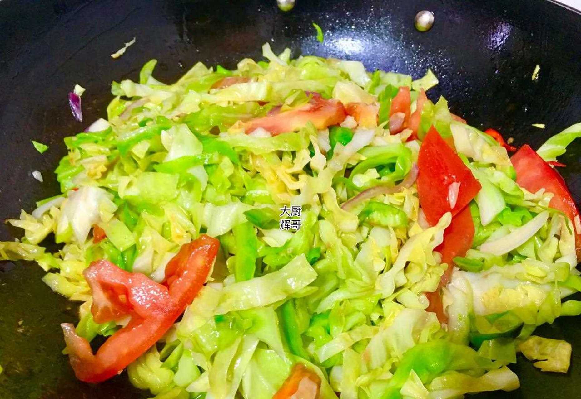 今天的晚餐有三道菜,这道菜叫新三鲜.