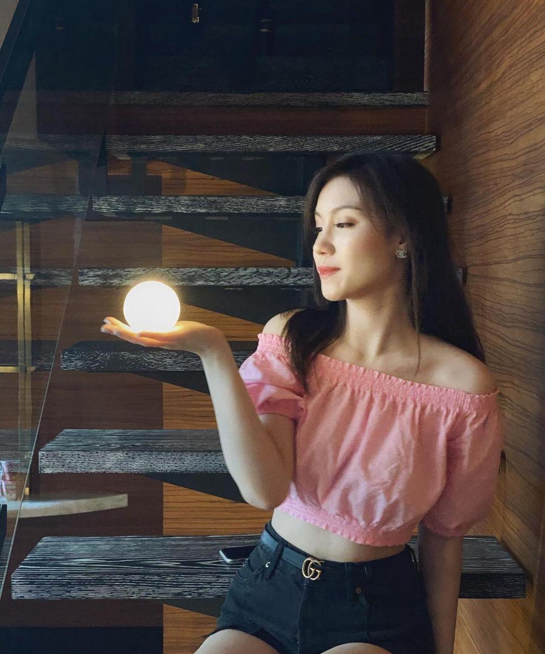 2021年香港小姐冠军宋宛颖的生活照,  颜值还是很出众