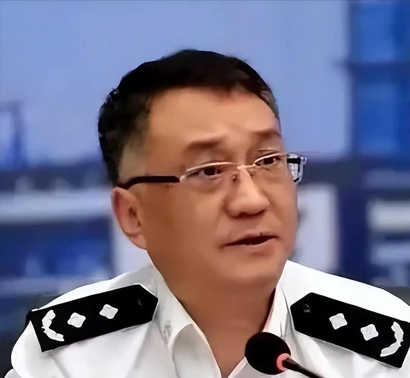 合肥局长程瀚:敛财1800万,当众掌掴副局长,与多名警花有染.