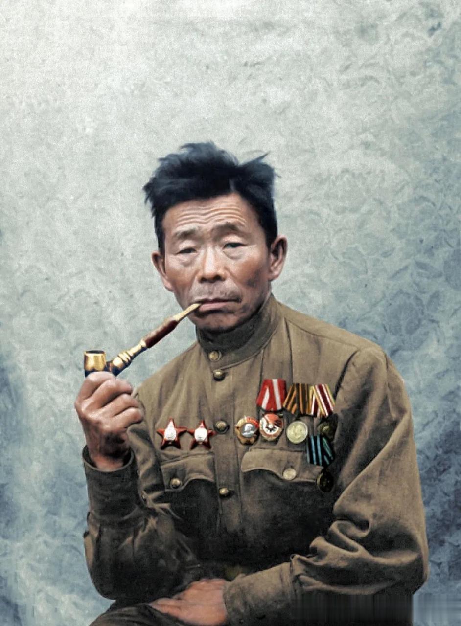 诺莫科诺夫是埃文基人(在中国叫做鄂温克族,鄂温克是鄂温克族的民族