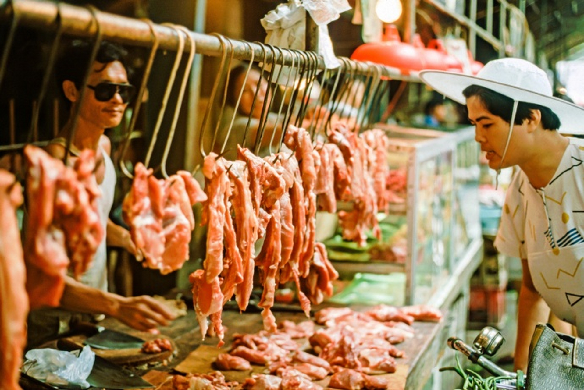 1991年,广州某菜市场里的猪肉摊,全是瘦肉!