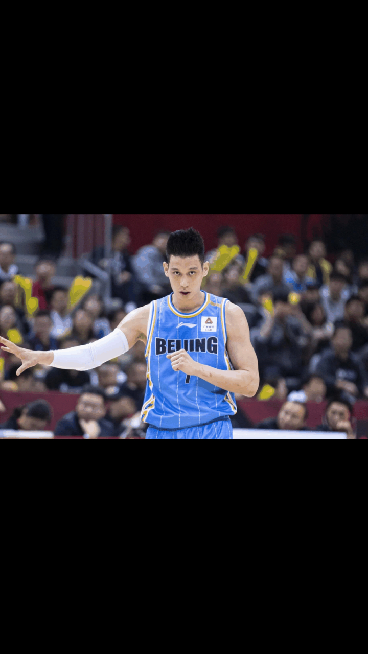 #gif创作人# #cba联赛#  北京时间11月20日,cba京城德比北京队以87-79