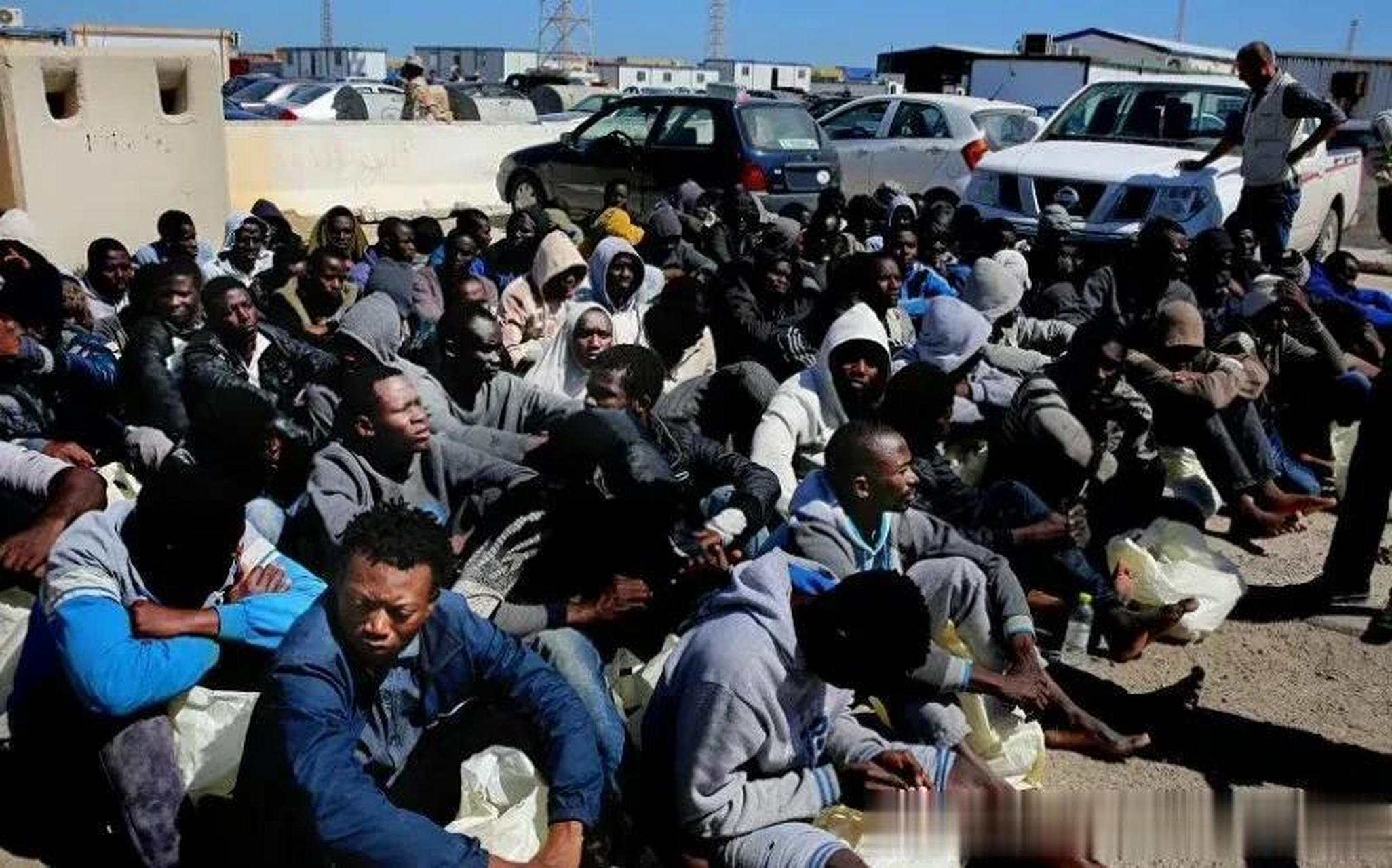 利比亚人被卖为奴隶,价格低至400美元.