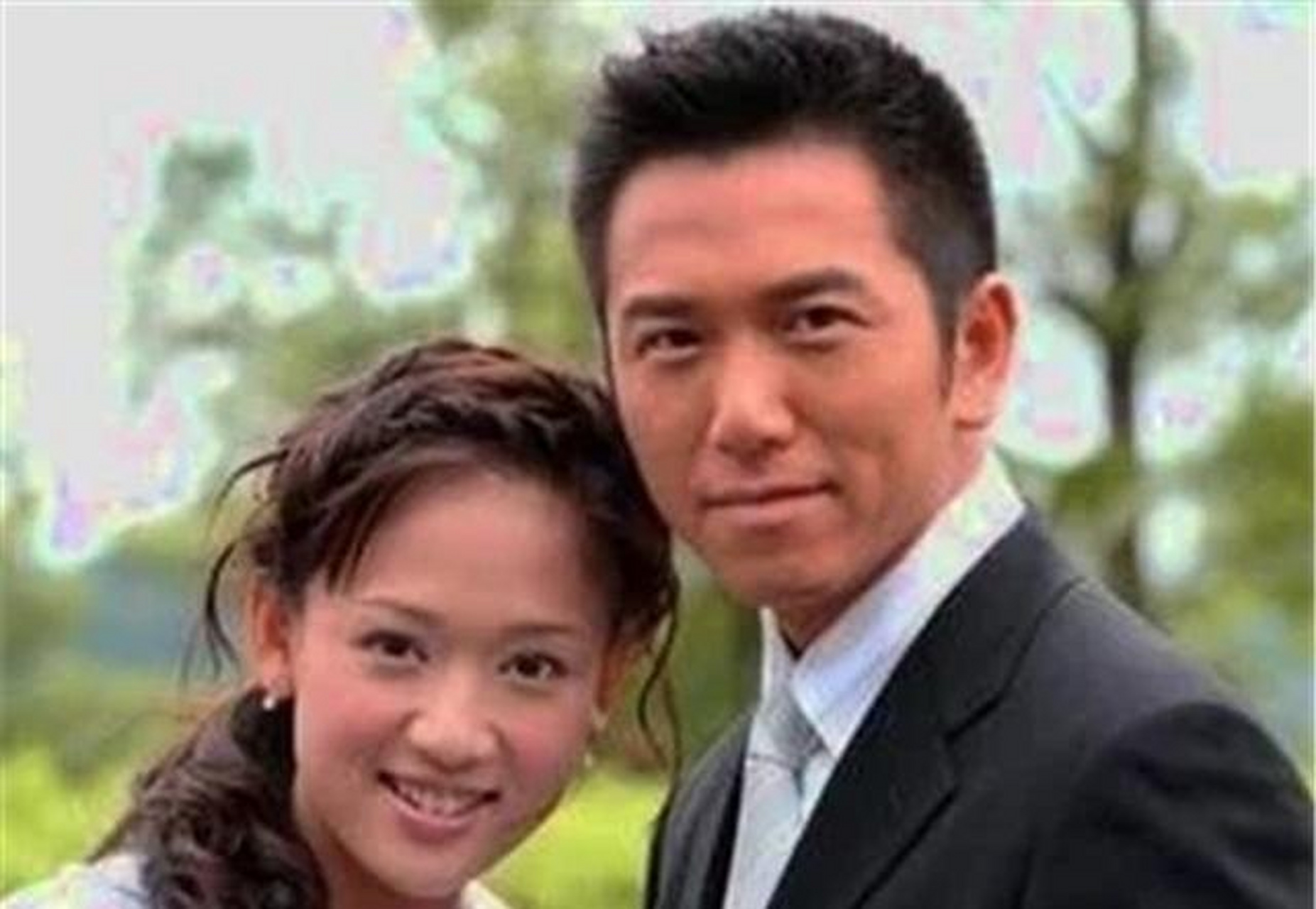 1989年,温兆伦出演的《义不容辞》,剧中饰演的反派人物丁有康,令他