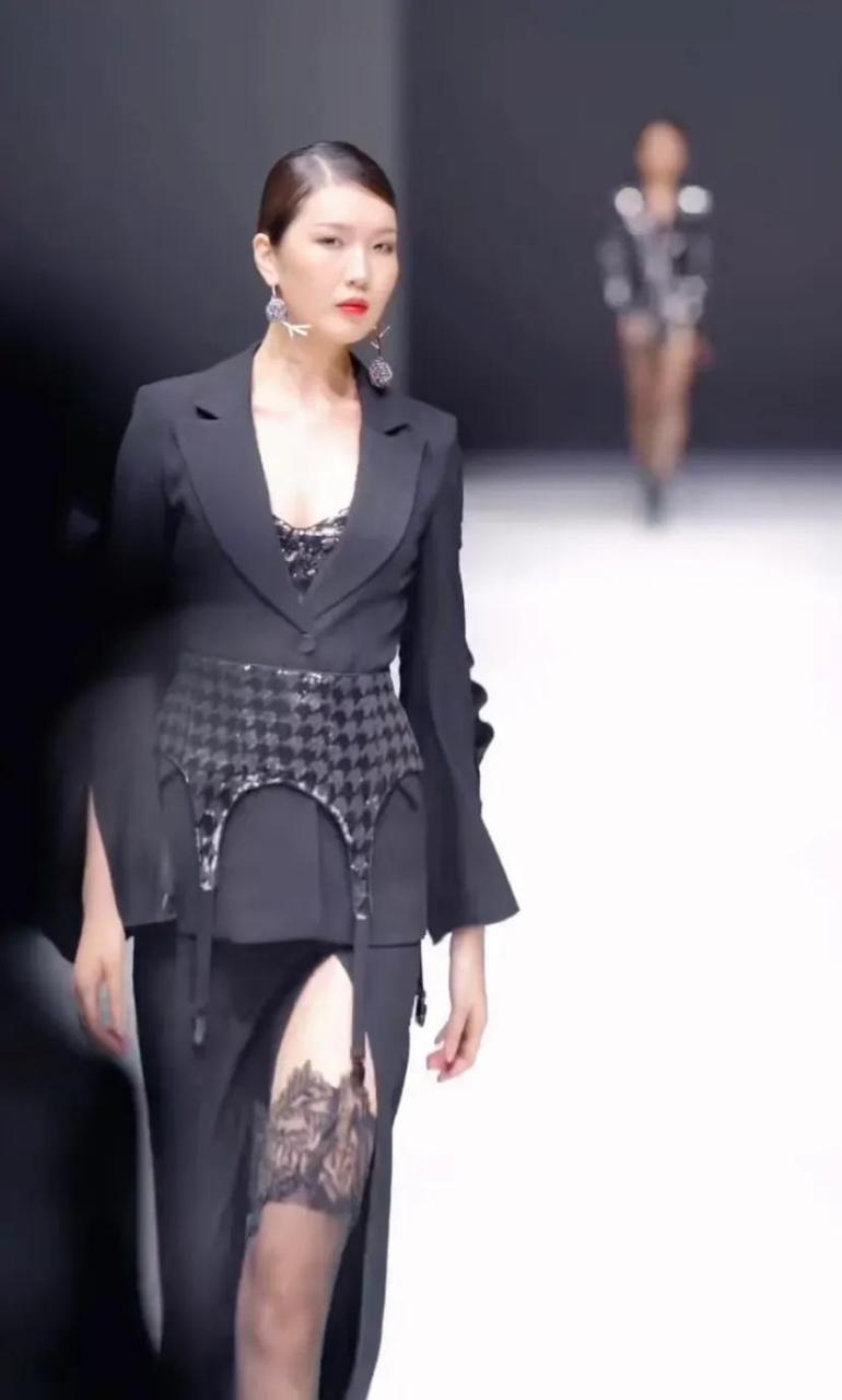 超模李天舒完美的身材