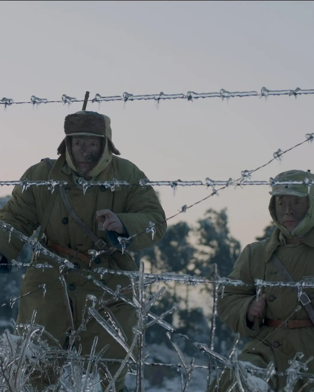 电影《通古斯》 本片有两条主线,半路逃跑要回家的两个朝鲜兵;另外一