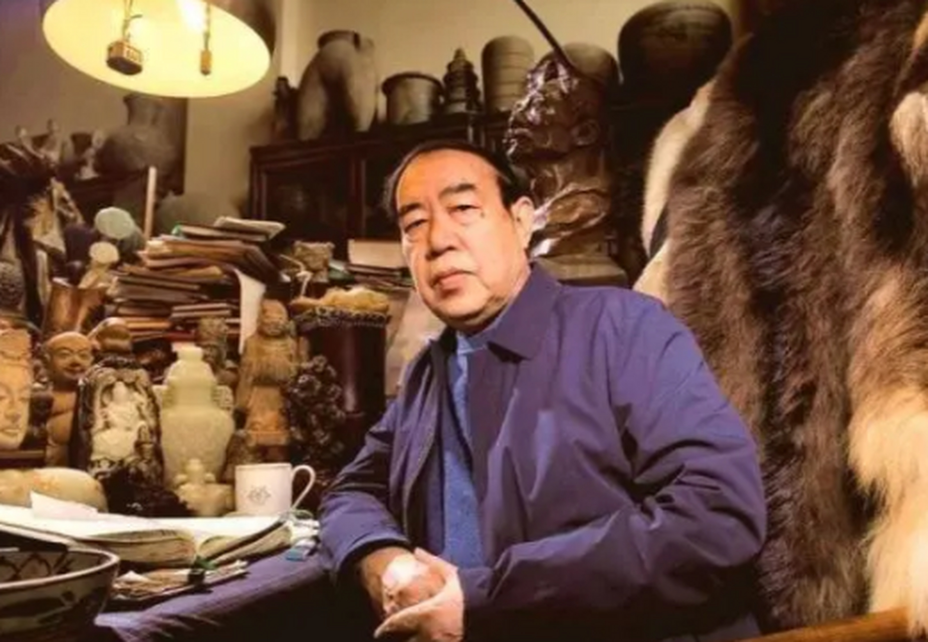 工作人员问:"离婚原因是什么?"贾平凹和韩俊芳相顾无言.