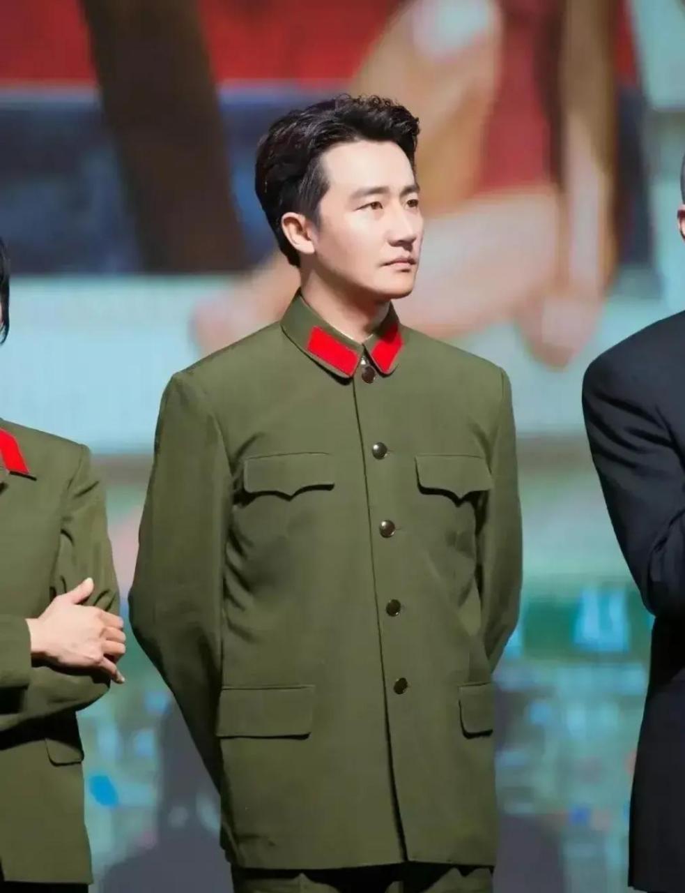 黄轩穿这身军装真帅啊,一下子就勾起了我的回忆,想到了当年在上海国棉