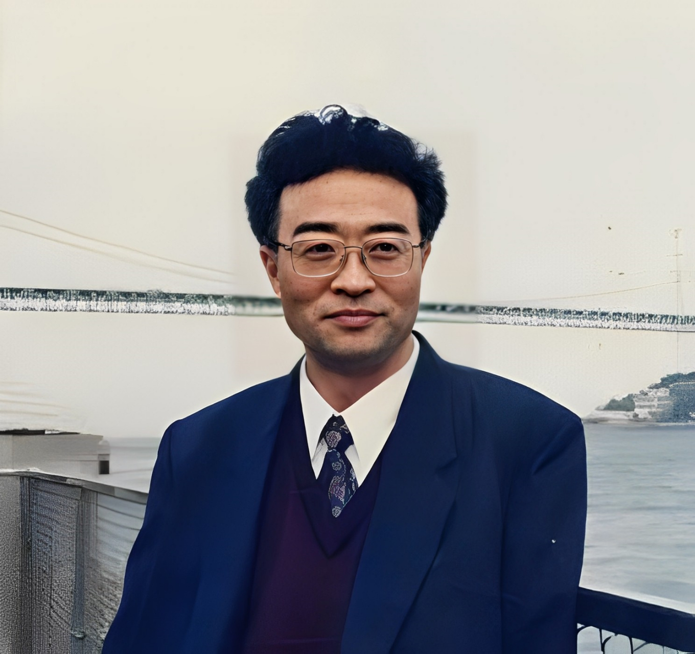 他名叫刘铁骑,是刘青山的儿子,刘青山曾经担任过重要职务,但因为贪污