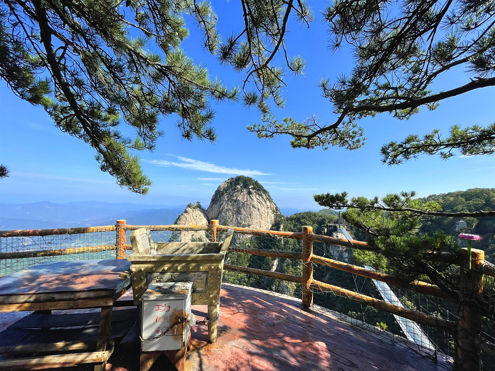 洛阳最美打卡地之一:官帽山 玻璃吊桥 #带你走遍河南# #寻找旅行家