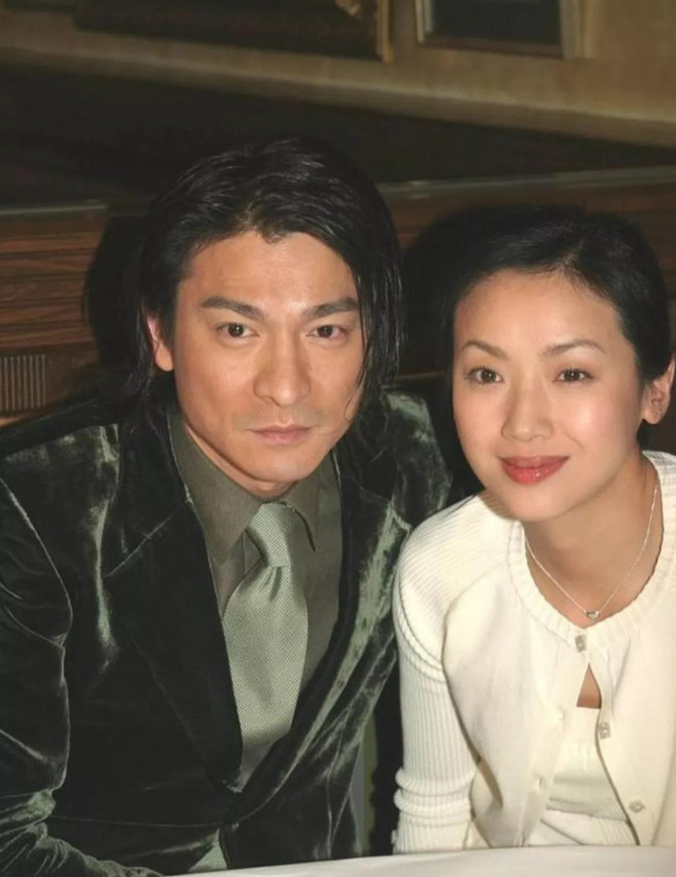 2004年二人合作电影《江湖》时的照片,华仔最帅的一次发型就是这个