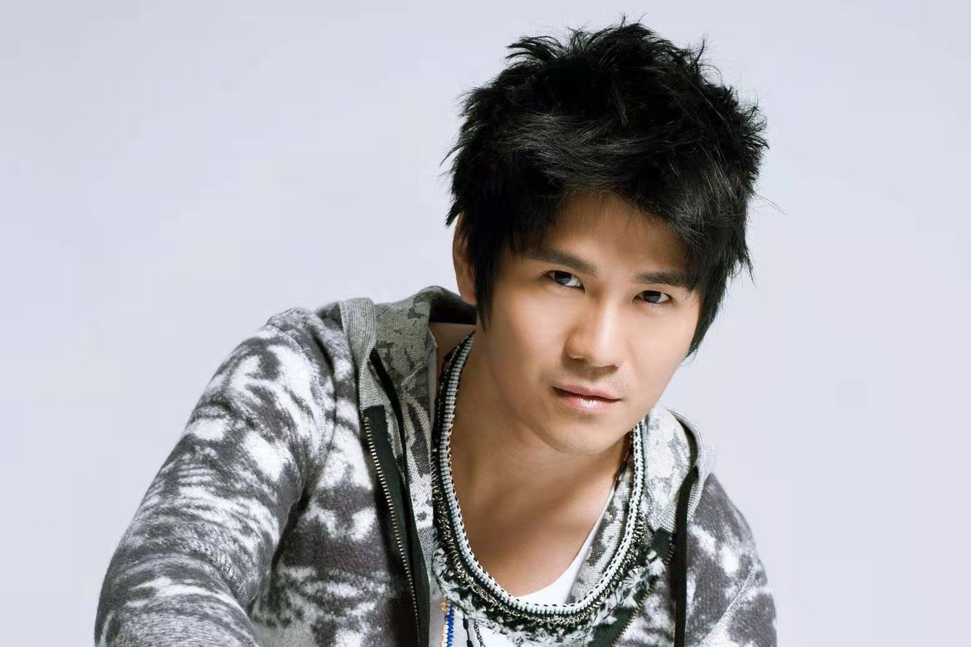 曹格离婚后仍陷情感困境,深夜表白前妻求救:我痛苦不堪,请帮帮我!