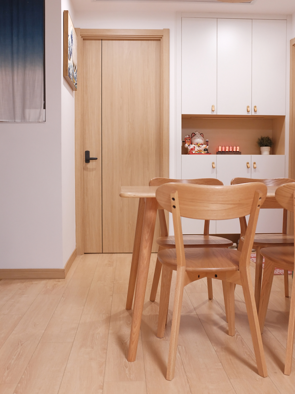 装修时在同一家店定制了6扇门,具体门的款式如下: 1[微风]主卧,次卧