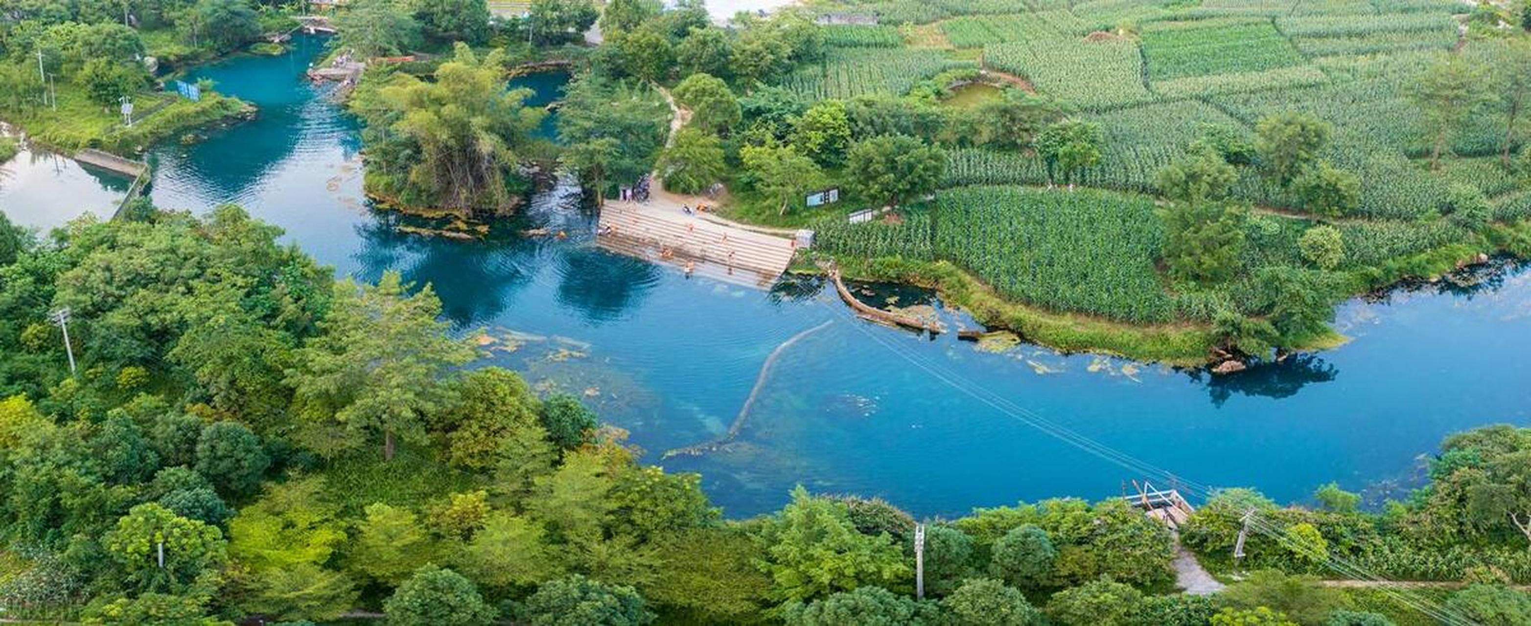 世界天窗之都—广西都安  北纬23°,广西河池都安地下河天窗,延绵了