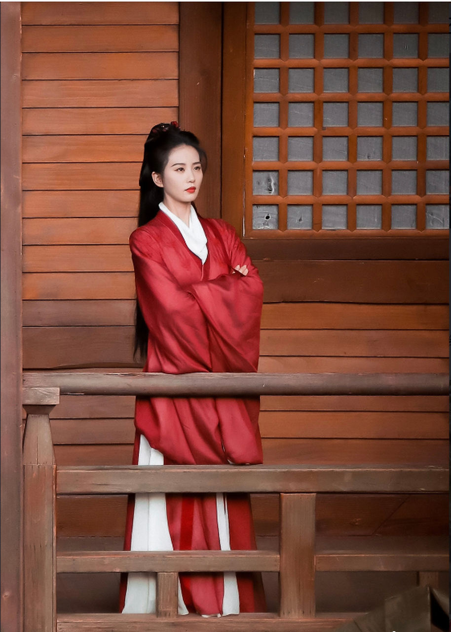 丁程鑫站姐拍的红衣美女们,姐姐们真漂亮,谁能不爱红衣美女呢!