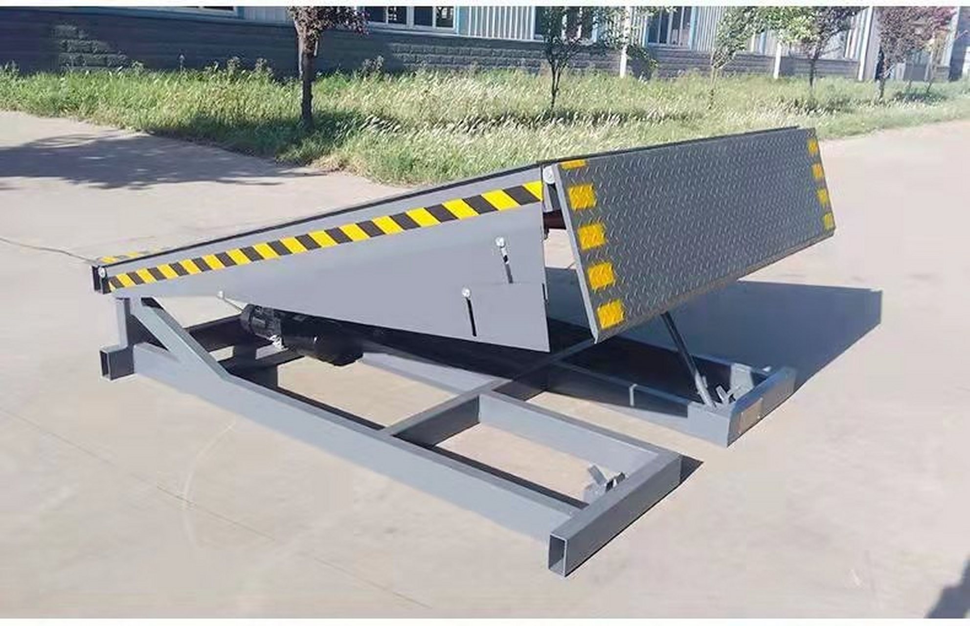 物流专用卸货平台固定登车桥,现货供应免费包邮到家