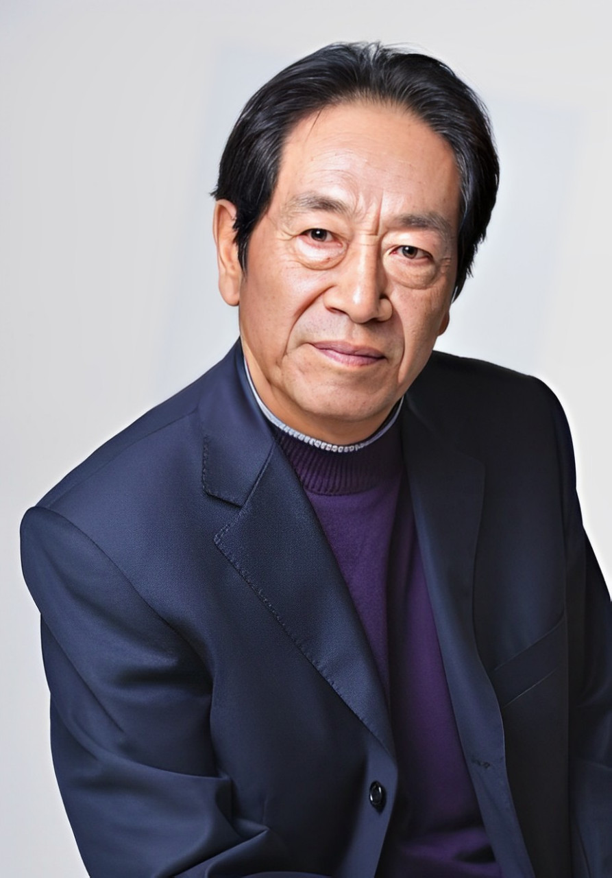 两人在拍摄《打狗棍》时相识,王奎荣耐心地传授她的表演经验.