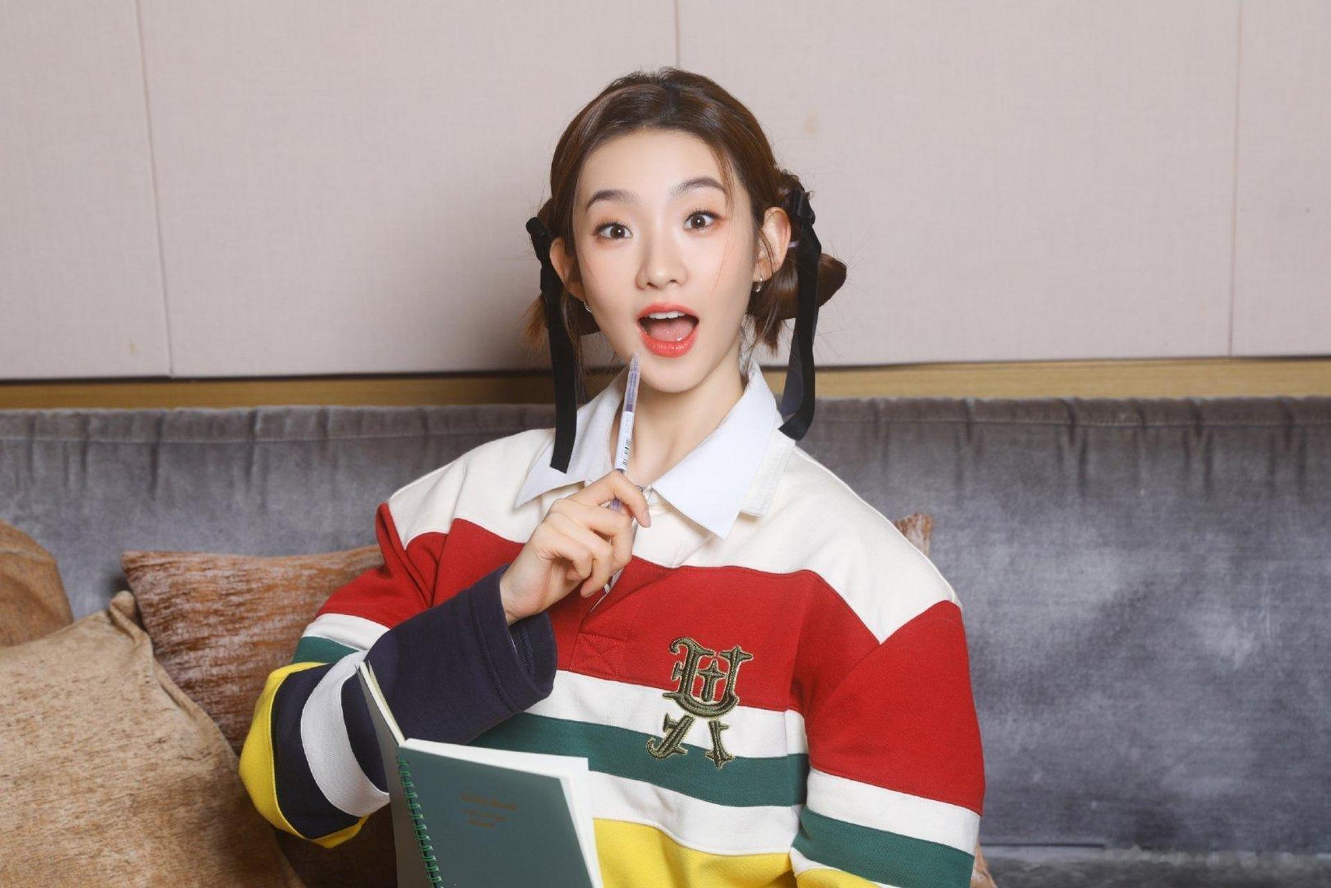 今日份糖妹新鲜物料张艺凡女子推理社最新节目定妆照从曝光的定妆照